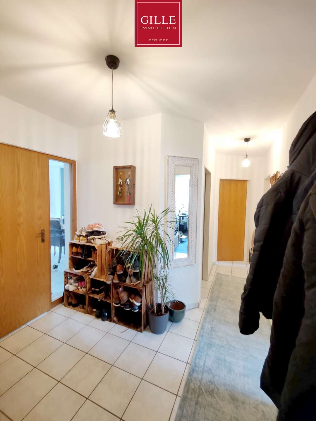 Kaarst-Holzbüttgen: Helle u. großzügige 3-Zim.Whg mit Balkon, Tageslichtbad, Gäste-WC u. Carport