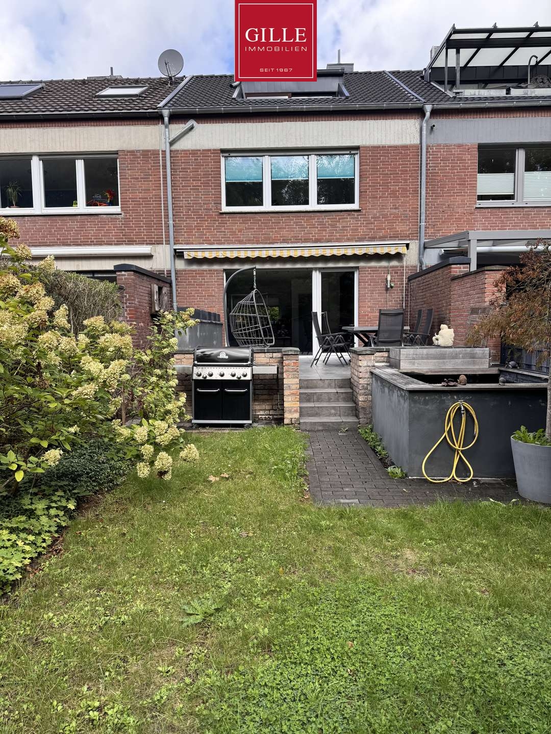 NEUER PREIS! Saniertes Reihenhaus mit neuem Dach, neuer Heizung, neuen Bädern im Stadionviertel