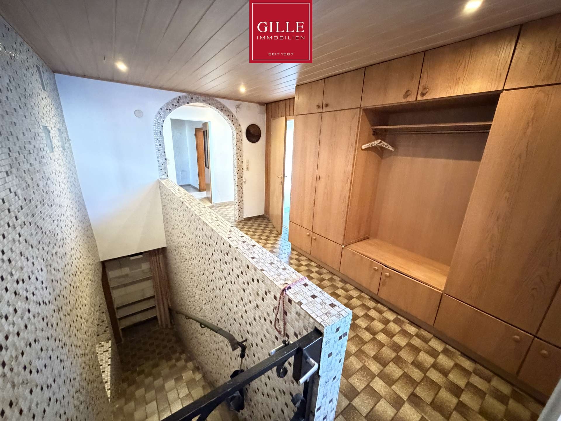 Ansicht 5 von: Grevenbroich -Gustorf: Großes 1- bis 2-Familienhaus mit 8 Zimmern, 2 Bädern, Garten u. Garage / frei