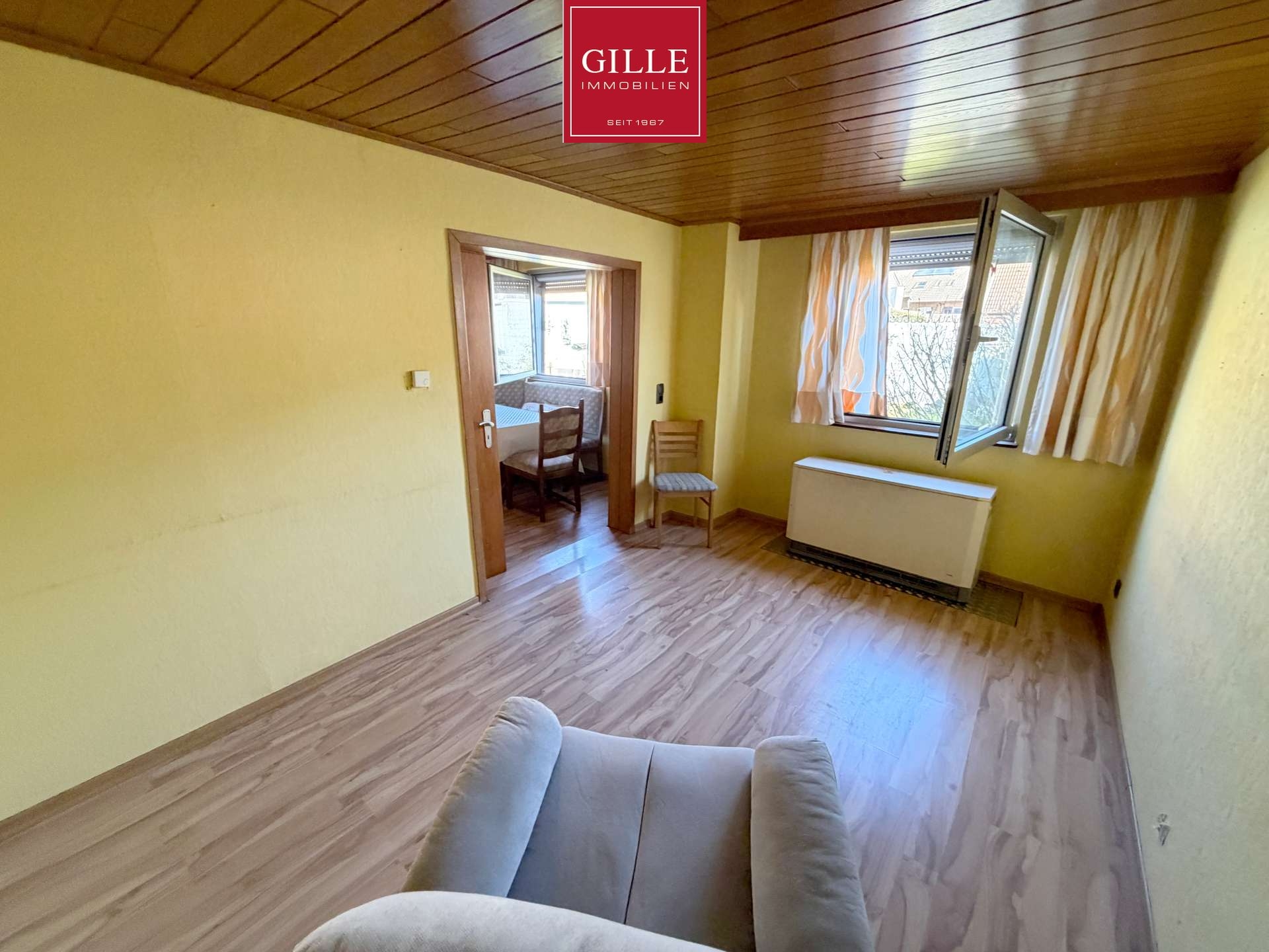 Ansicht 13 von: Grevenbroich -Gustorf: Großes 1- bis 2-Familienhaus mit 8 Zimmern, 2 Bädern, Garten u. Garage / frei