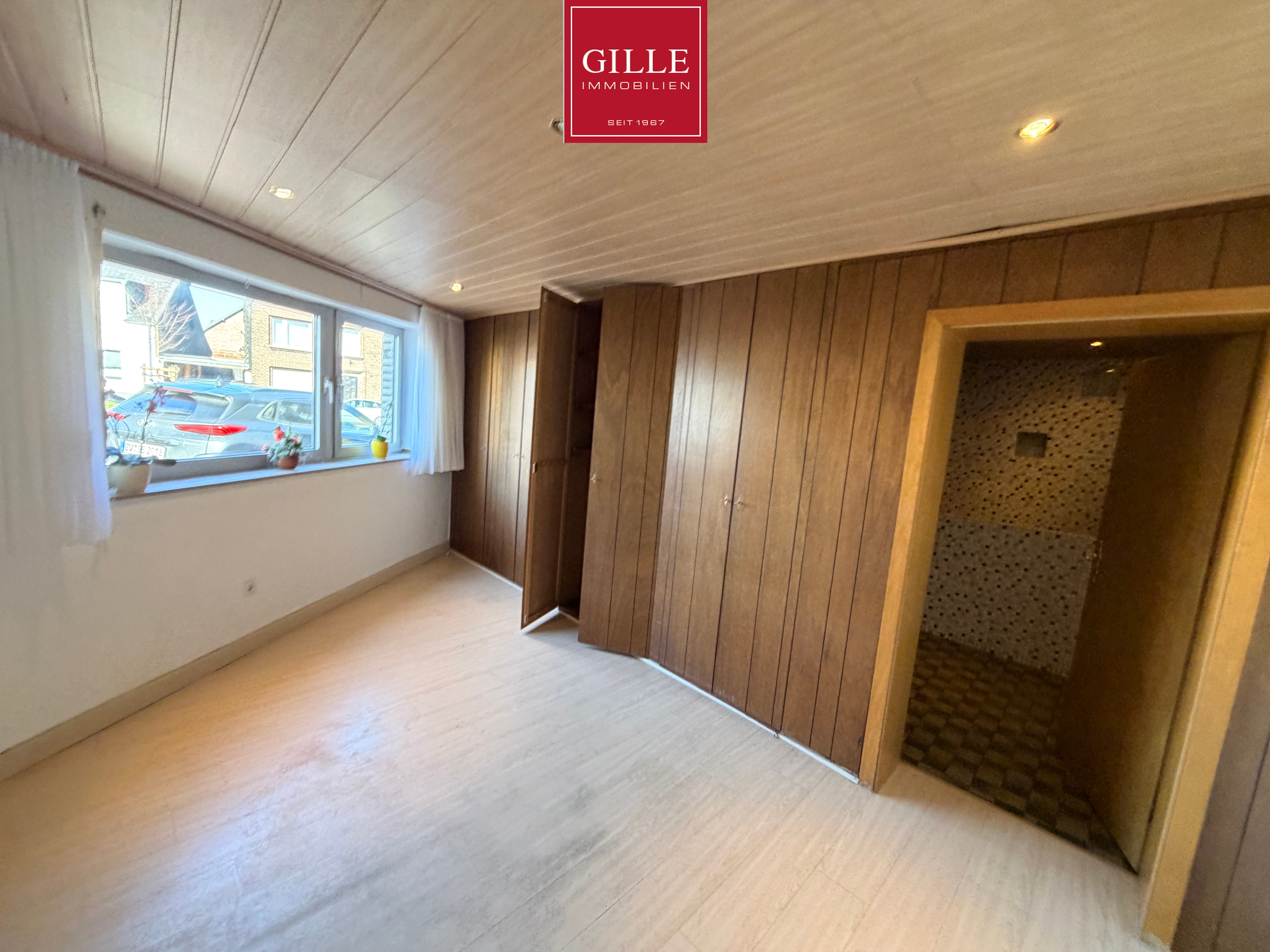 Ansicht 8 von: Grevenbroich -Gustorf: Großes 1- bis 2-Familienhaus mit 8 Zimmern, 2 Bädern, Garten u. Garage / frei