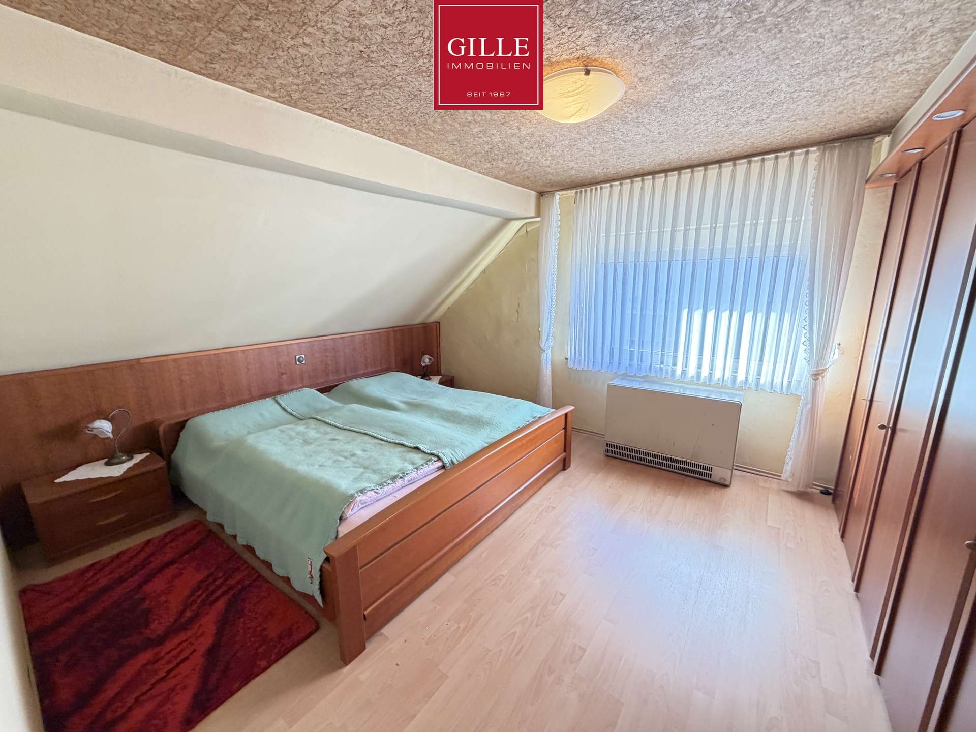 Ansicht 19 von: Grevenbroich -Gustorf: Großes 1- bis 2-Familienhaus mit 8 Zimmern, 2 Bädern, Garten u. Garage / frei