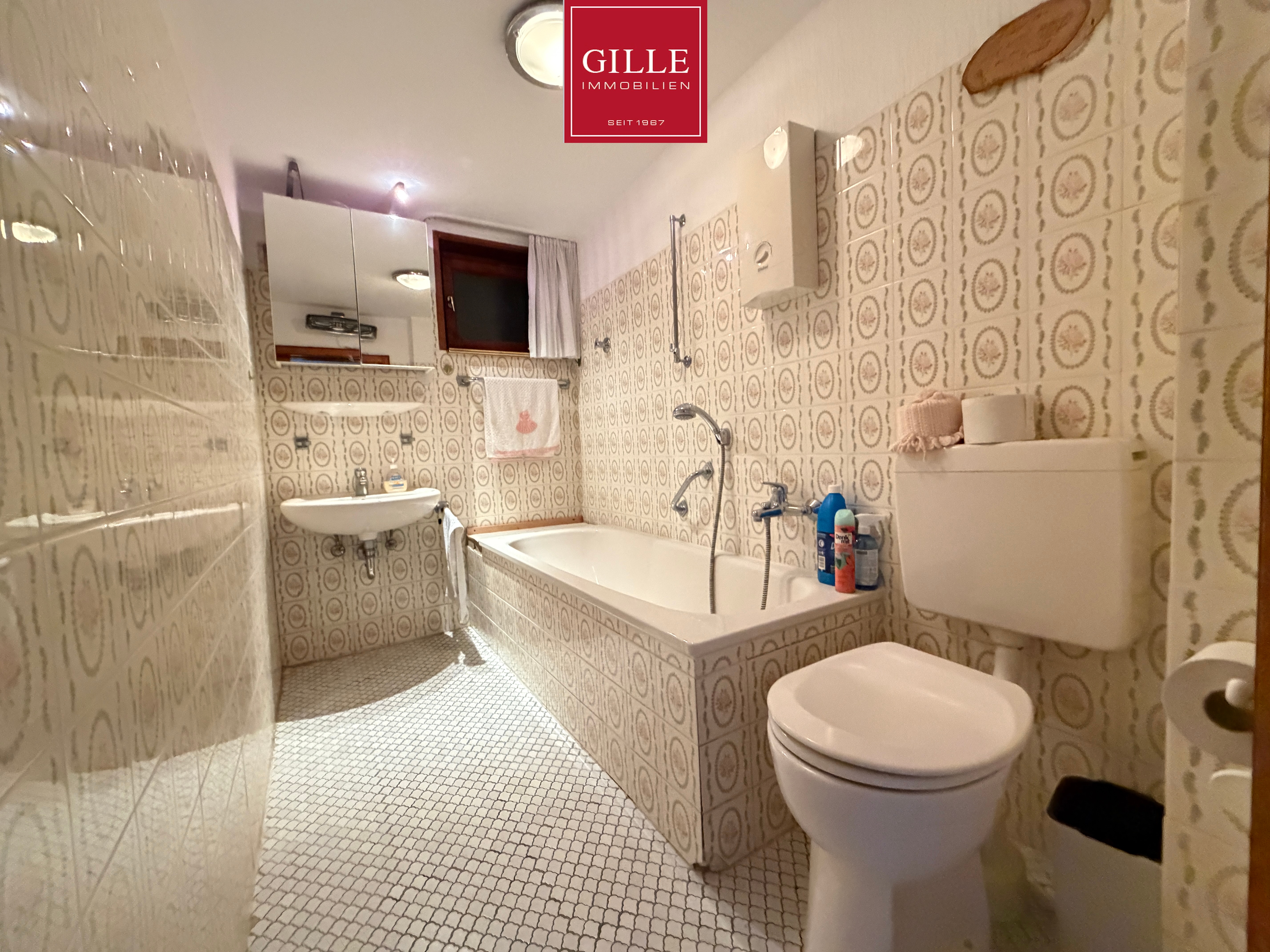 Ansicht 14 von: Grevenbroich -Gustorf: Großes 1- bis 2-Familienhaus mit 8 Zimmern, 2 Bädern, Garten u. Garage / frei