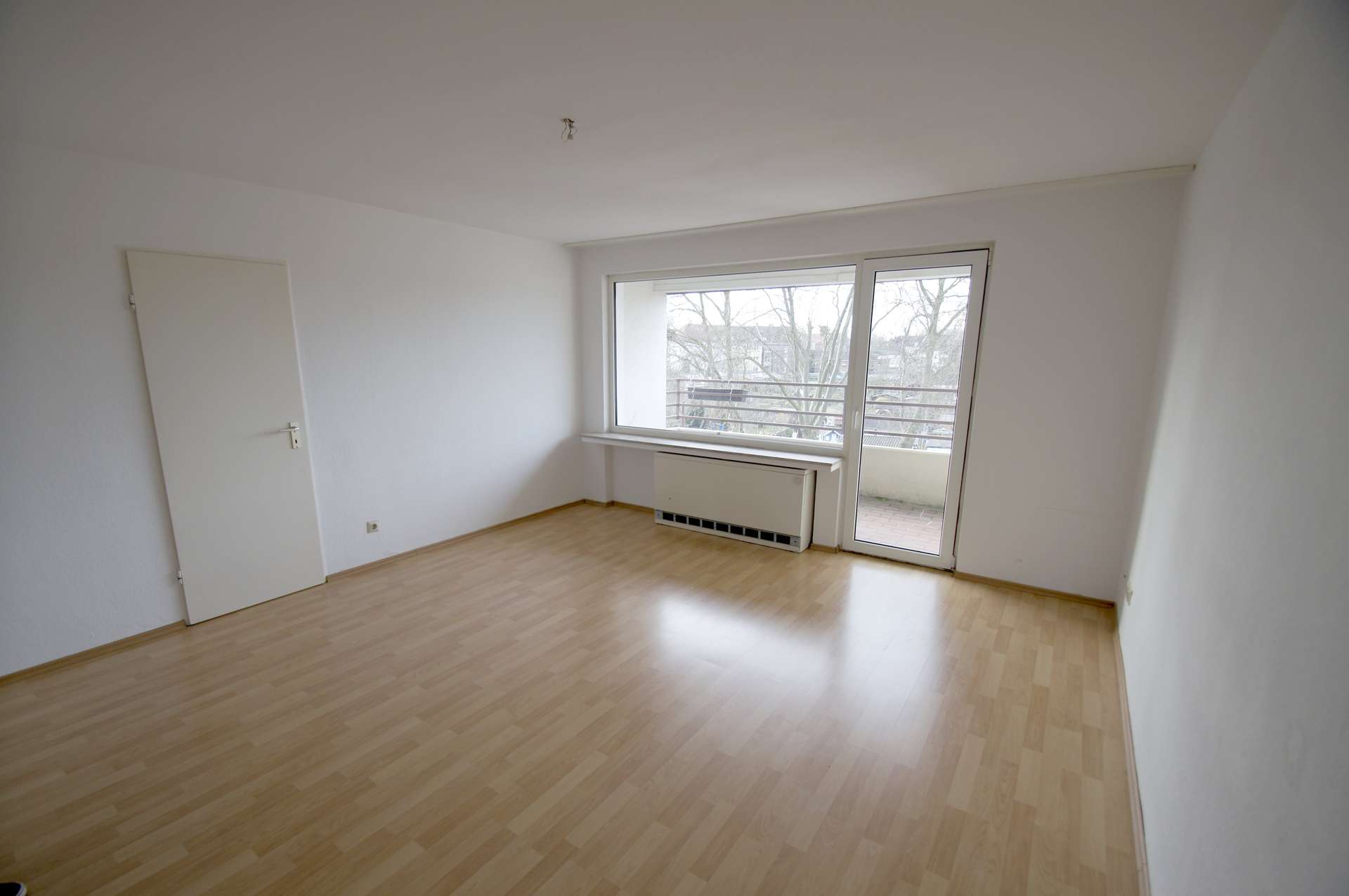 Helles Apartment mit Loggia, Einbauküche und Duschbad in Altenessen