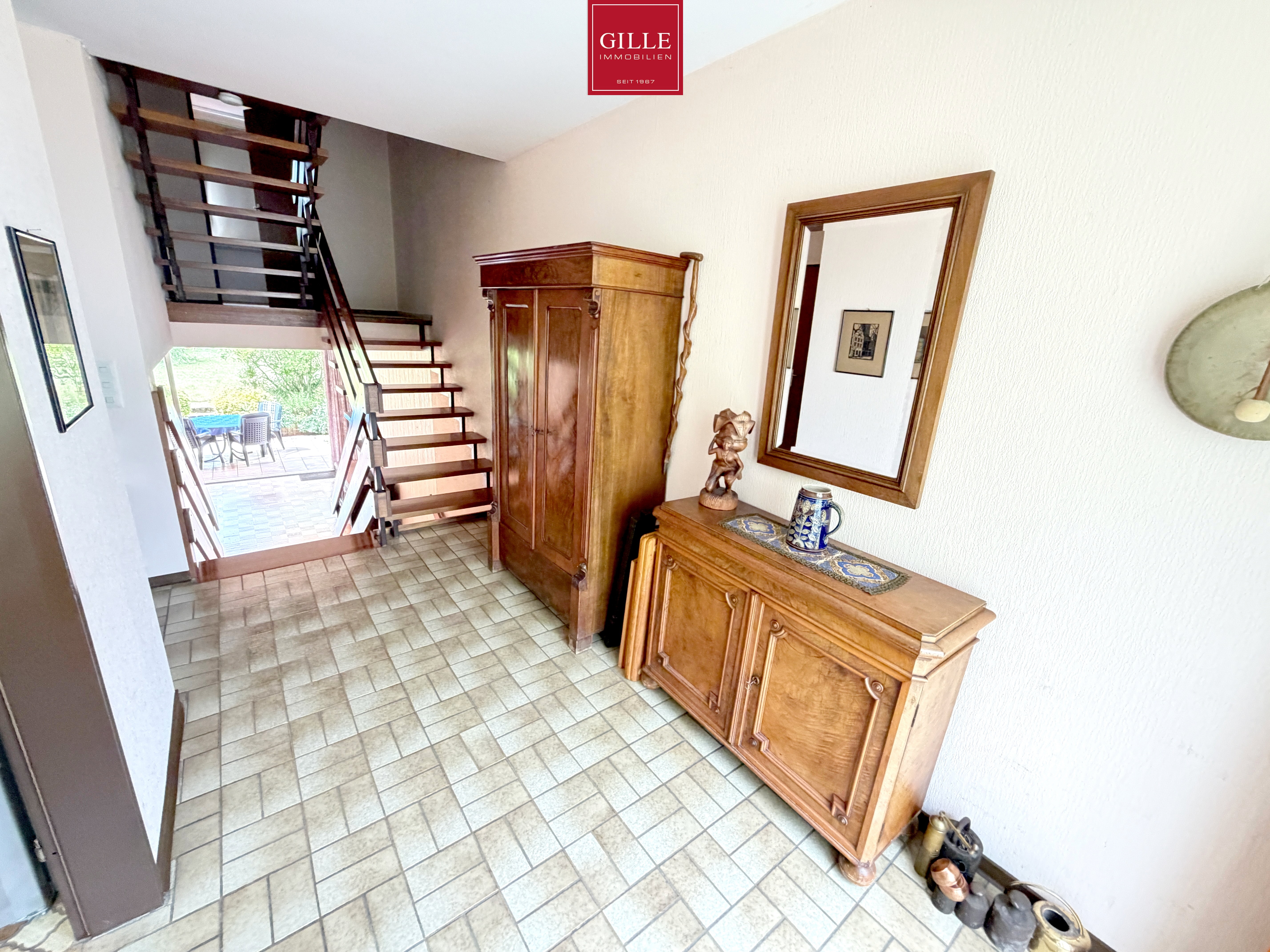 Ansicht 15 von: Familienfreundliches Reihenmittelhaus mit Split-Level-Architektur, Garage und Garten in NE-Rosellen