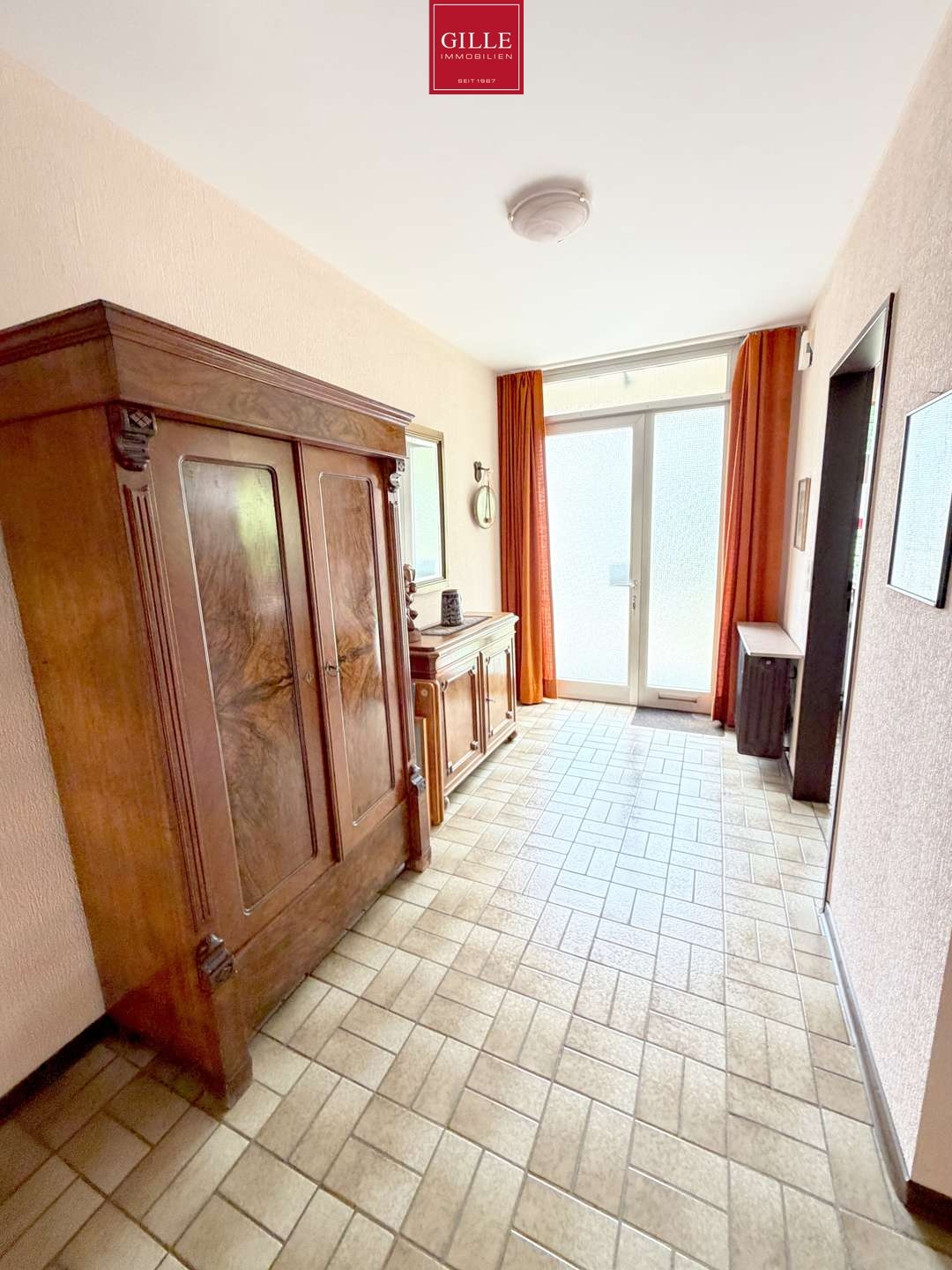 Ansicht 14 von: Familienfreundliches Reihenmittelhaus mit Split-Level-Architektur, Garage und Garten in NE-Rosellen