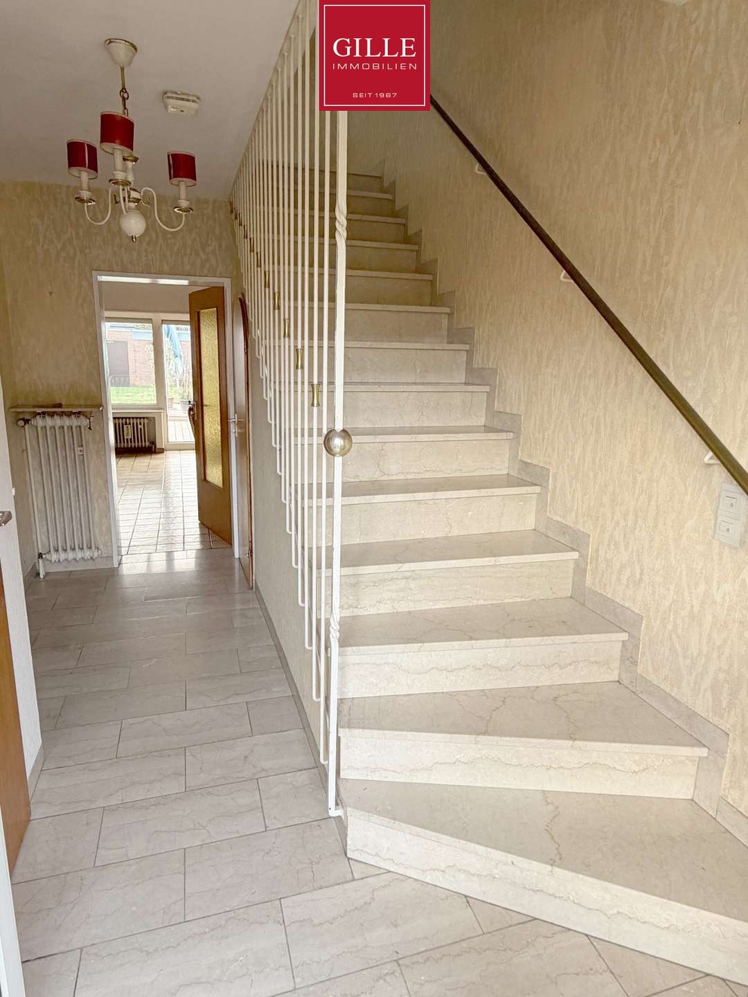 Ansicht 2 von: Gepflegtes Einfamilienhaus mit Wintergarten, großem Garten, Garage und kleiner Werkstatt, frei !!!