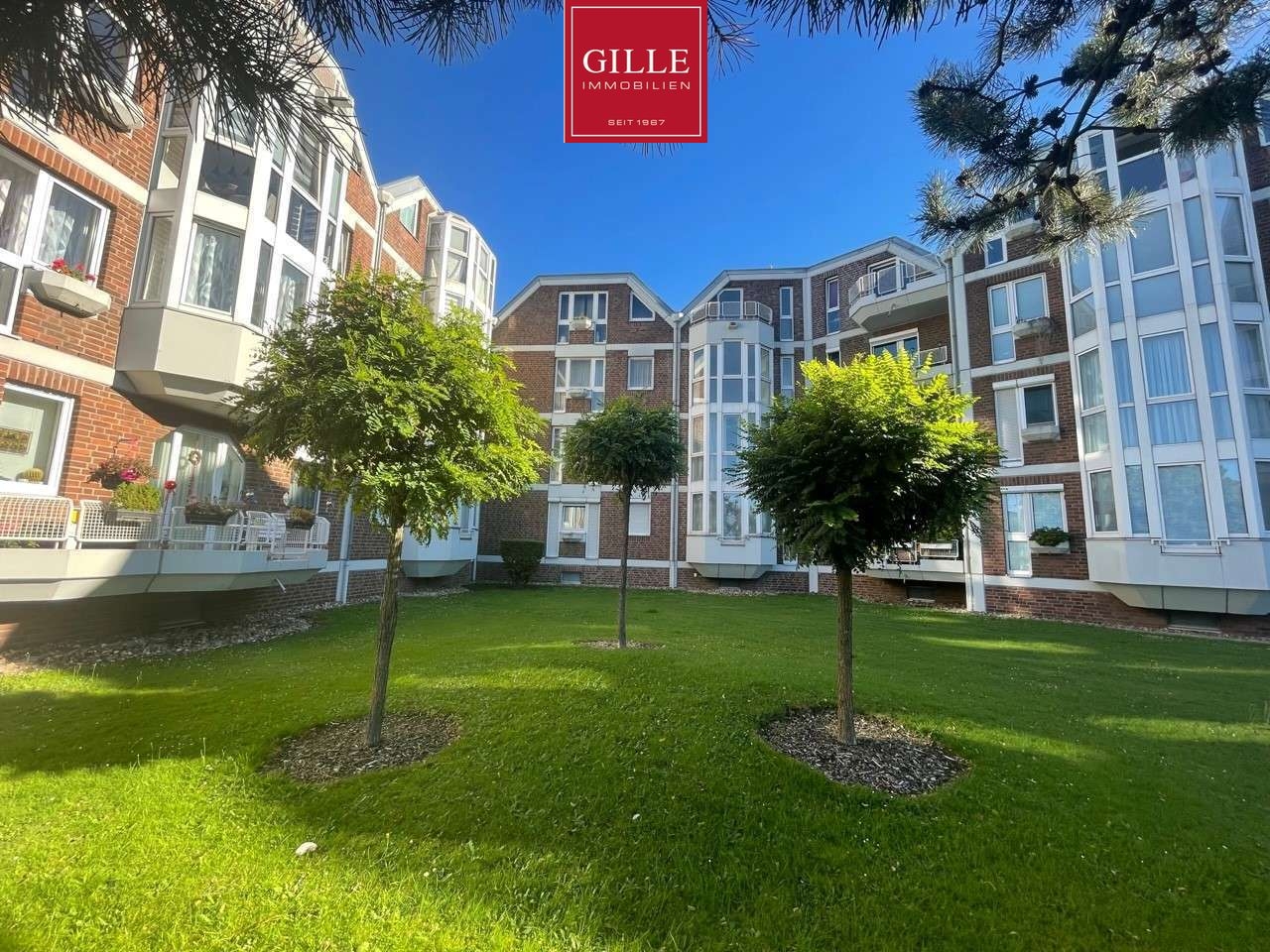 Neuss-Furth: Helles u. modernes Apartment mit EBK, Wannenbad u. TG-Stellplatz