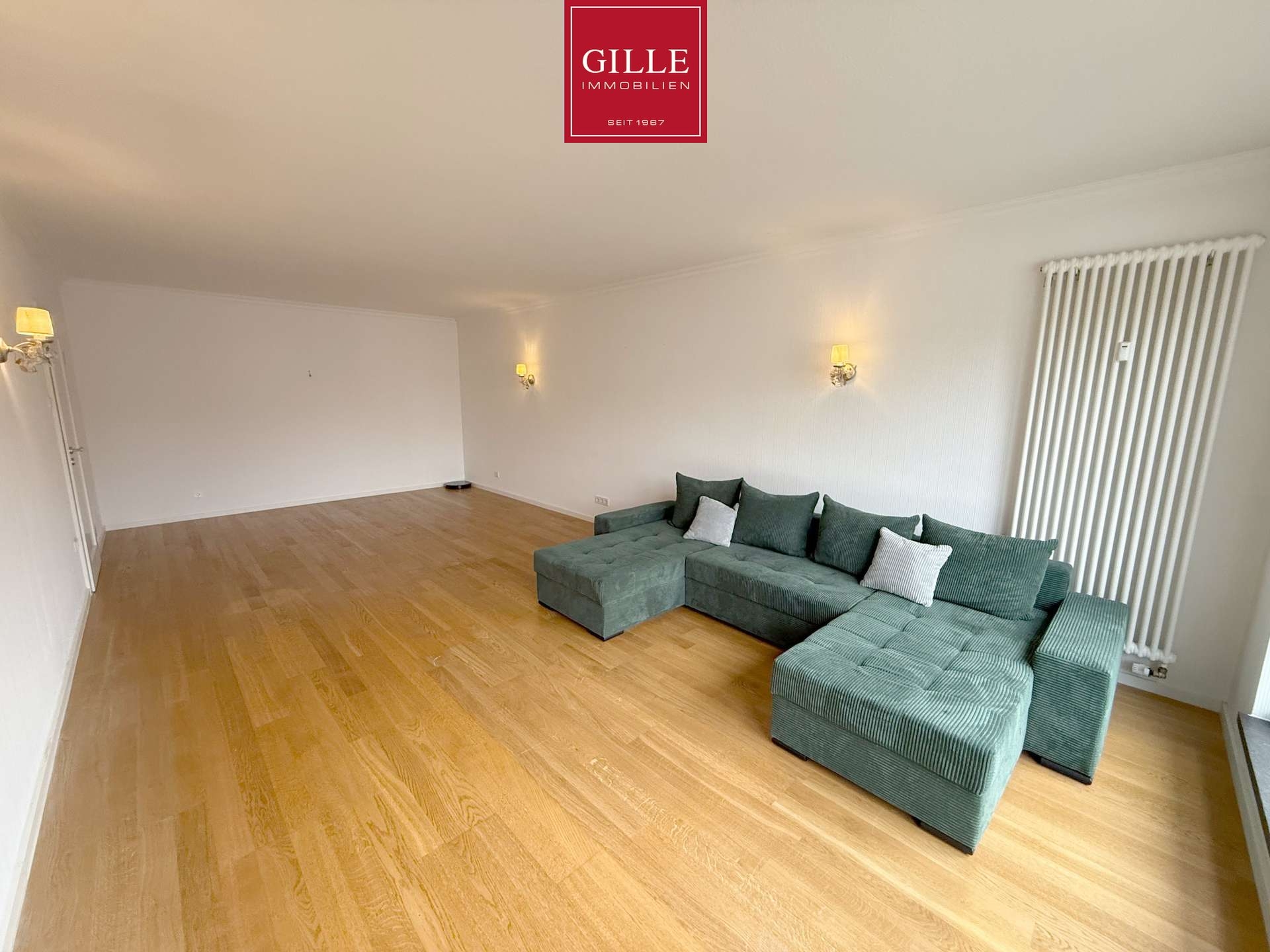 Neuss-Innenstadt - Helle 4-Zimmerwohnung mit Duschbad, Balkon und Garage in zentraler Lage