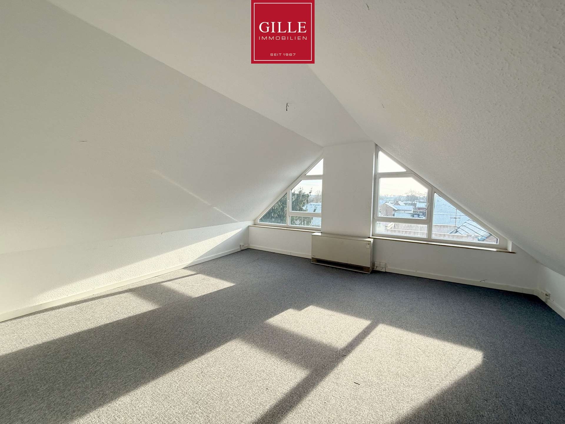 Ansicht 8 von: Neuss-Hoisten: 3-Zimmer-Maisonettewhg. im Dachgeschoss mit Loggia und Tageslichtbad in ruhiger Lage