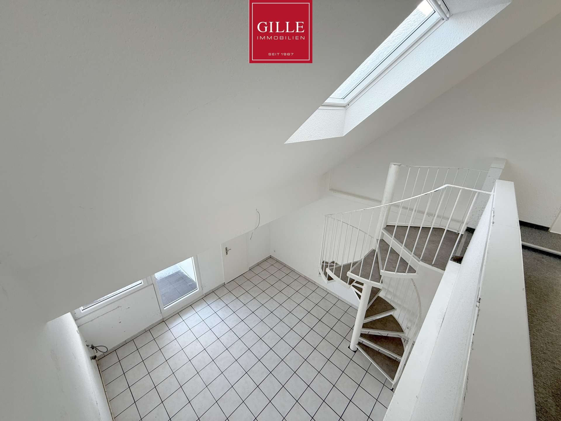 Ansicht 6 von: Neuss-Hoisten: 3-Zimmer-Maisonettewhg. im Dachgeschoss mit Loggia und Tageslichtbad in ruhiger Lage