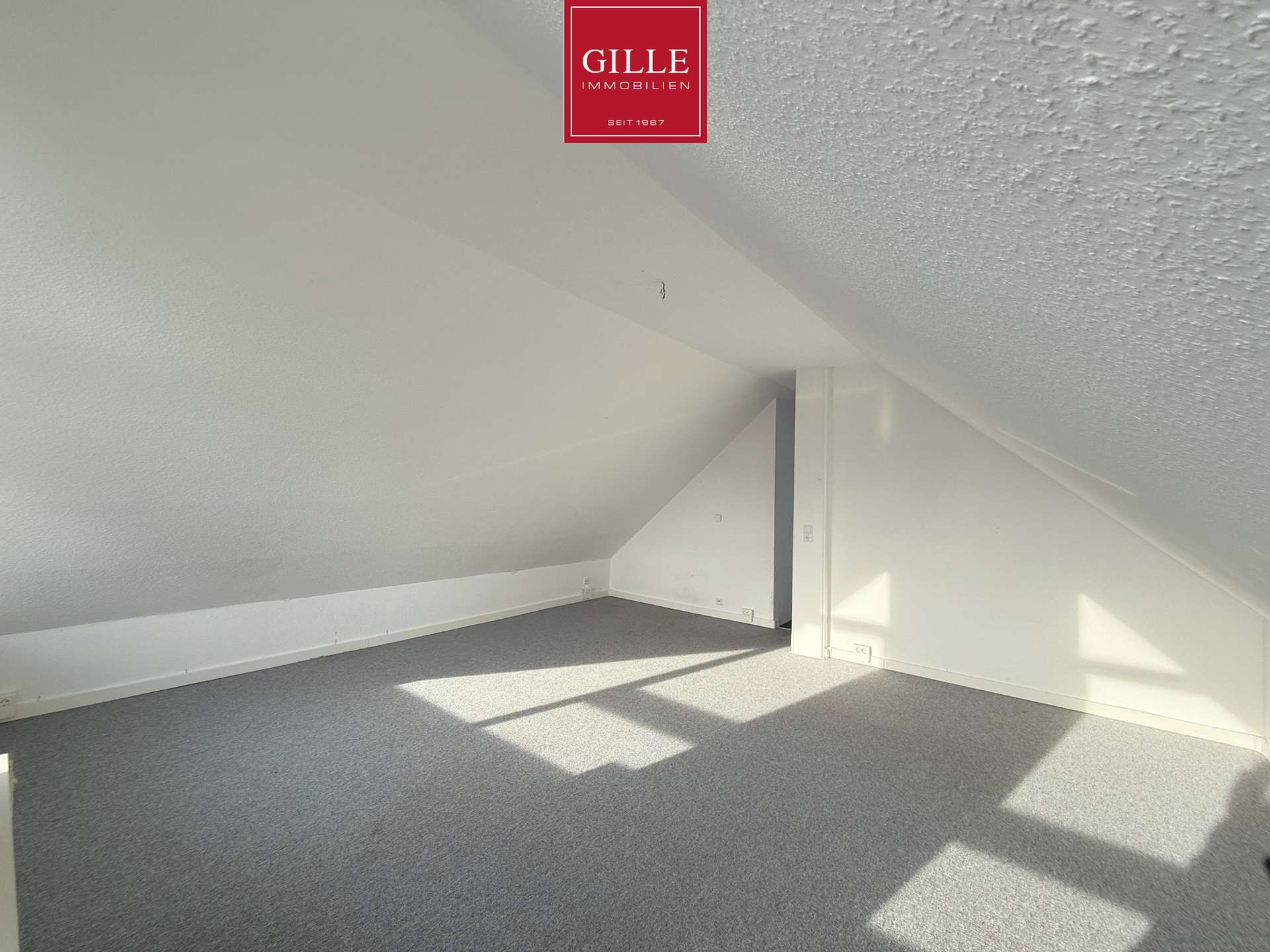 Ansicht 10 von: Neuss-Hoisten: 3-Zimmer-Maisonettewhg. im Dachgeschoss mit Loggia und Tageslichtbad in ruhiger Lage