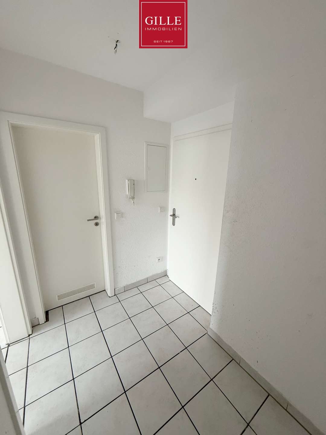 Neuss-Hoisten: 3-Zimmer-Maisonettewhg. im Dachgeschoss mit Loggia und Tageslichtbad in ruhiger Lage