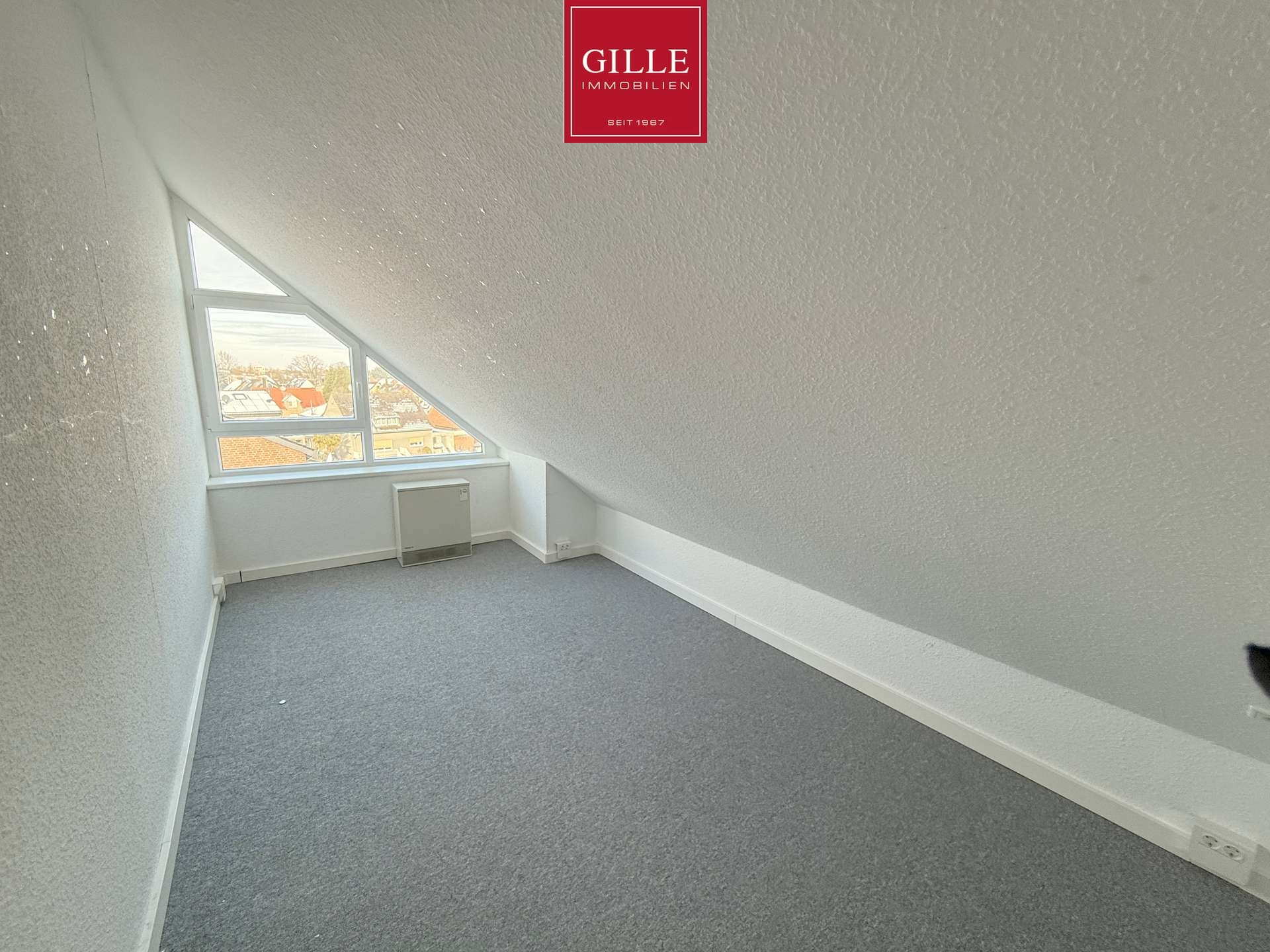 Ansicht 15 von: Neuss-Hoisten: 3-Zimmer-Maisonettewhg. im Dachgeschoss mit Loggia und Tageslichtbad in ruhiger Lage