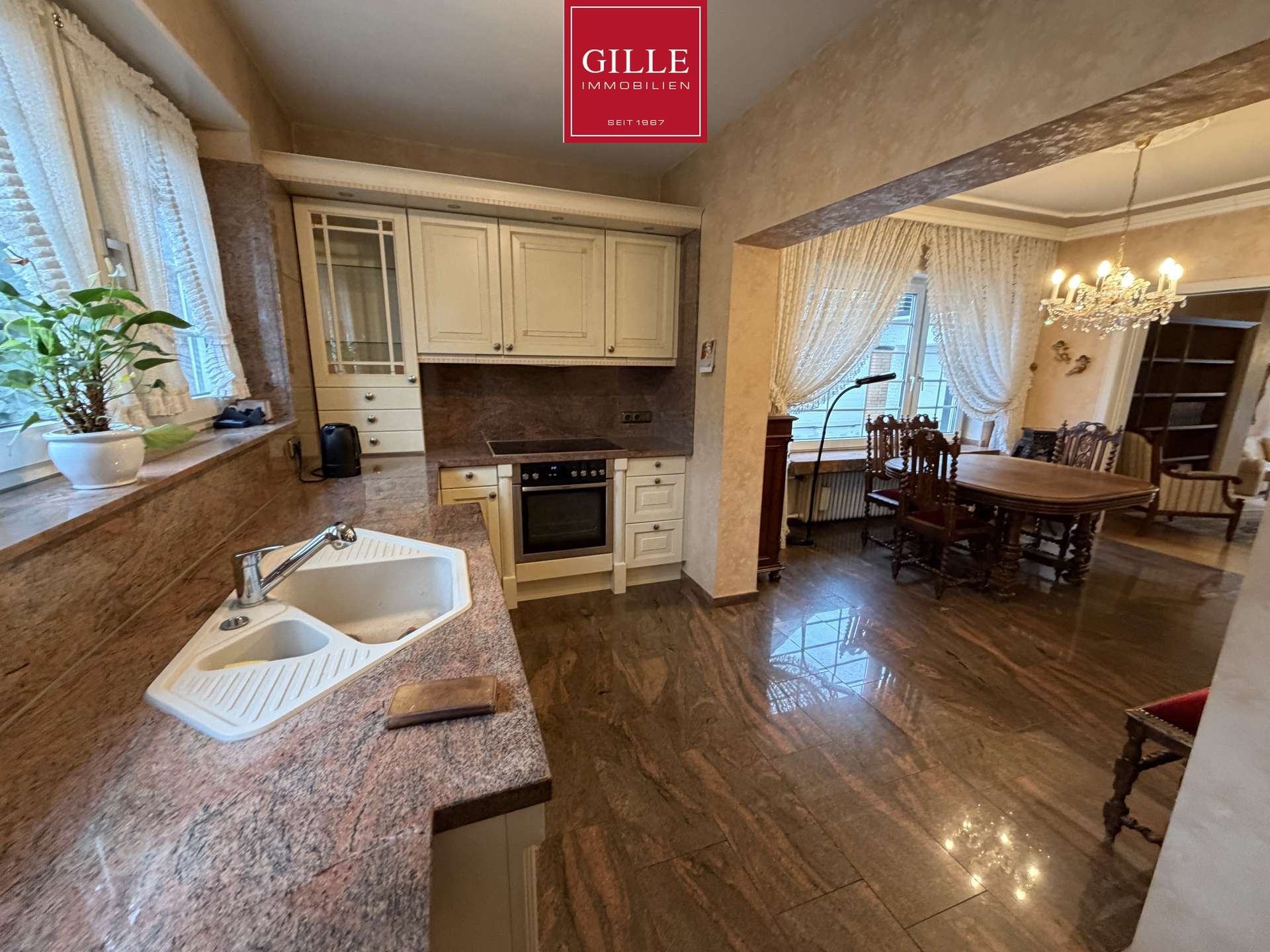 Ansicht 6 von: Große DHH in kinderfreundlicher, ruhiger Wohnlage-6 Zimmer, Einbauküche, toller Garten, Garage, frei