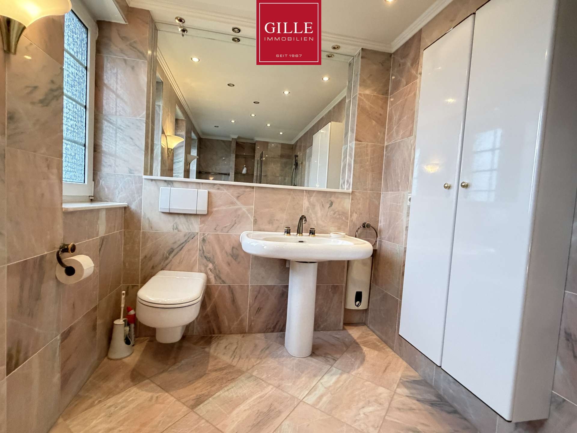 Ansicht 17 von: Große DHH in kinderfreundlicher, ruhiger Wohnlage-6 Zimmer, Einbauküche, toller Garten, Garage, frei