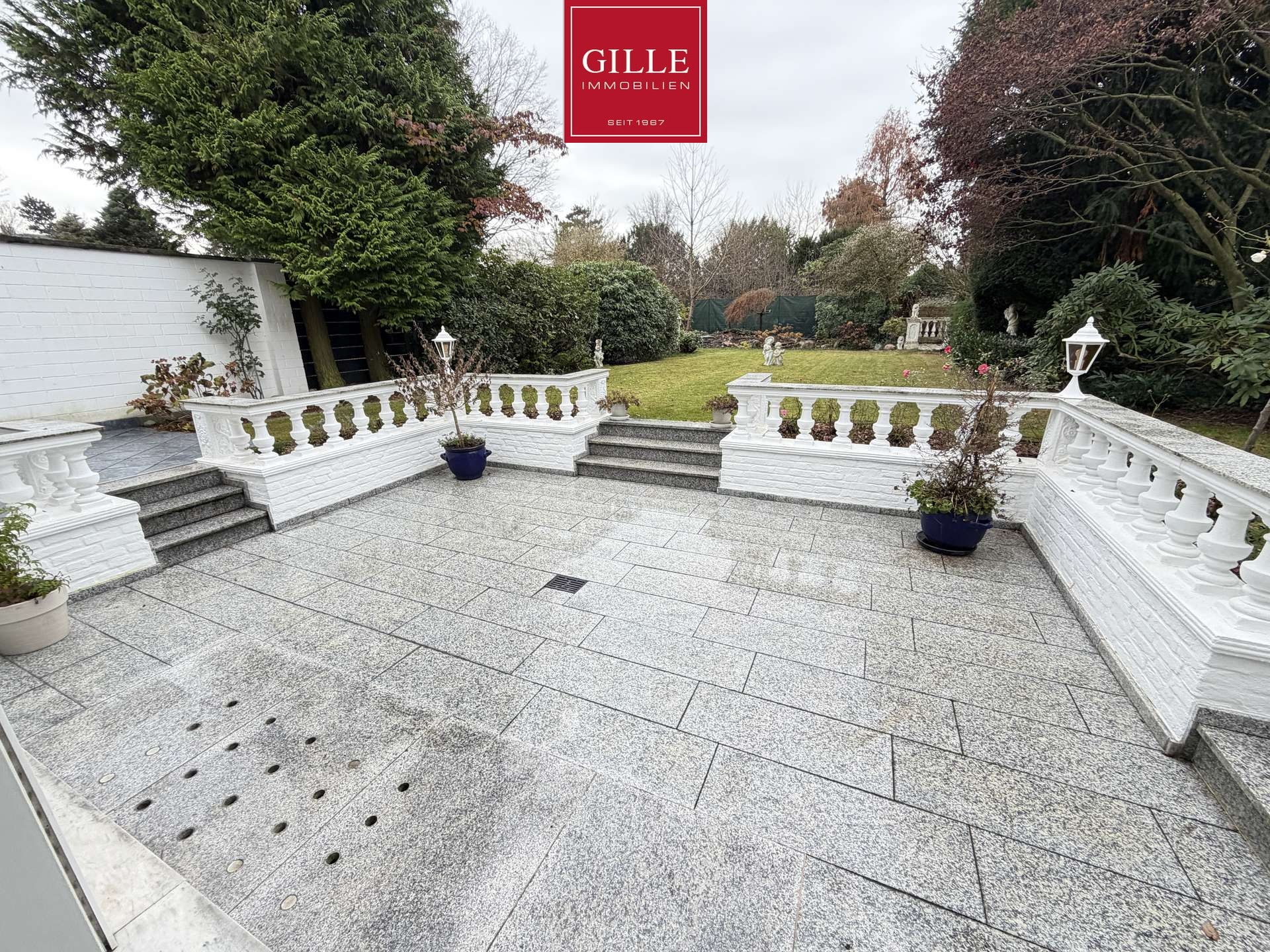 Ansicht 15 von: Große DHH in kinderfreundlicher, ruhiger Wohnlage-6 Zimmer, Einbauküche, toller Garten, Garage, frei