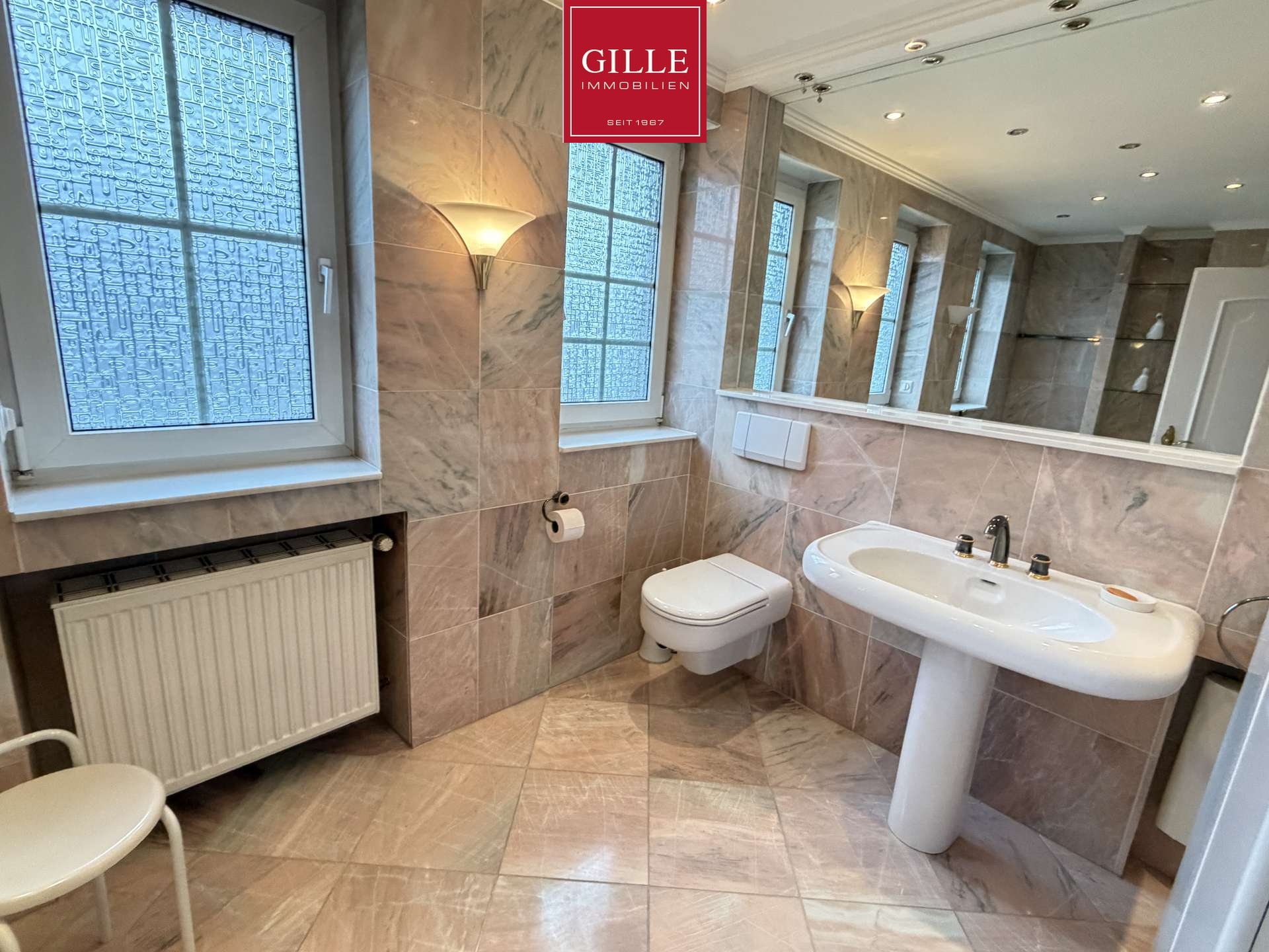 Ansicht 16 von: Große DHH in kinderfreundlicher, ruhiger Wohnlage-6 Zimmer, Einbauküche, toller Garten, Garage, frei