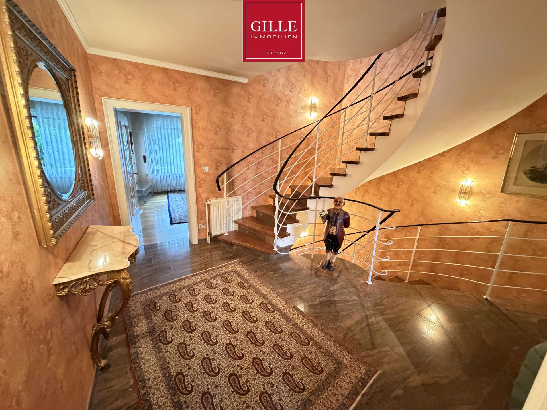 Große DHH in kinderfreundlicher, ruhiger Wohnlage-6 Zimmer, Einbauküche, toller Garten, Garage, frei