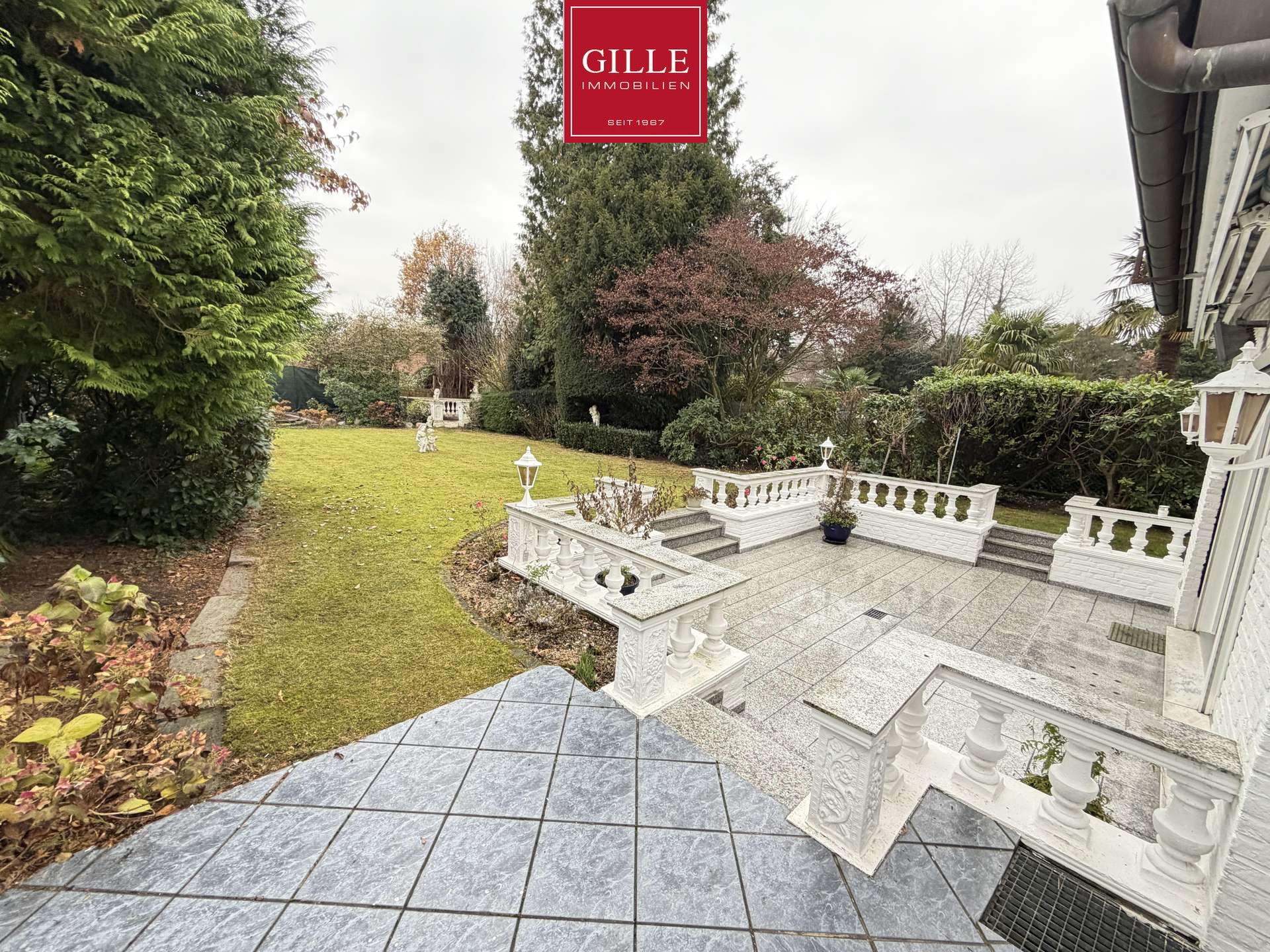 Ansicht 14 von: Große DHH in kinderfreundlicher, ruhiger Wohnlage-6 Zimmer, Einbauküche, toller Garten, Garage, frei