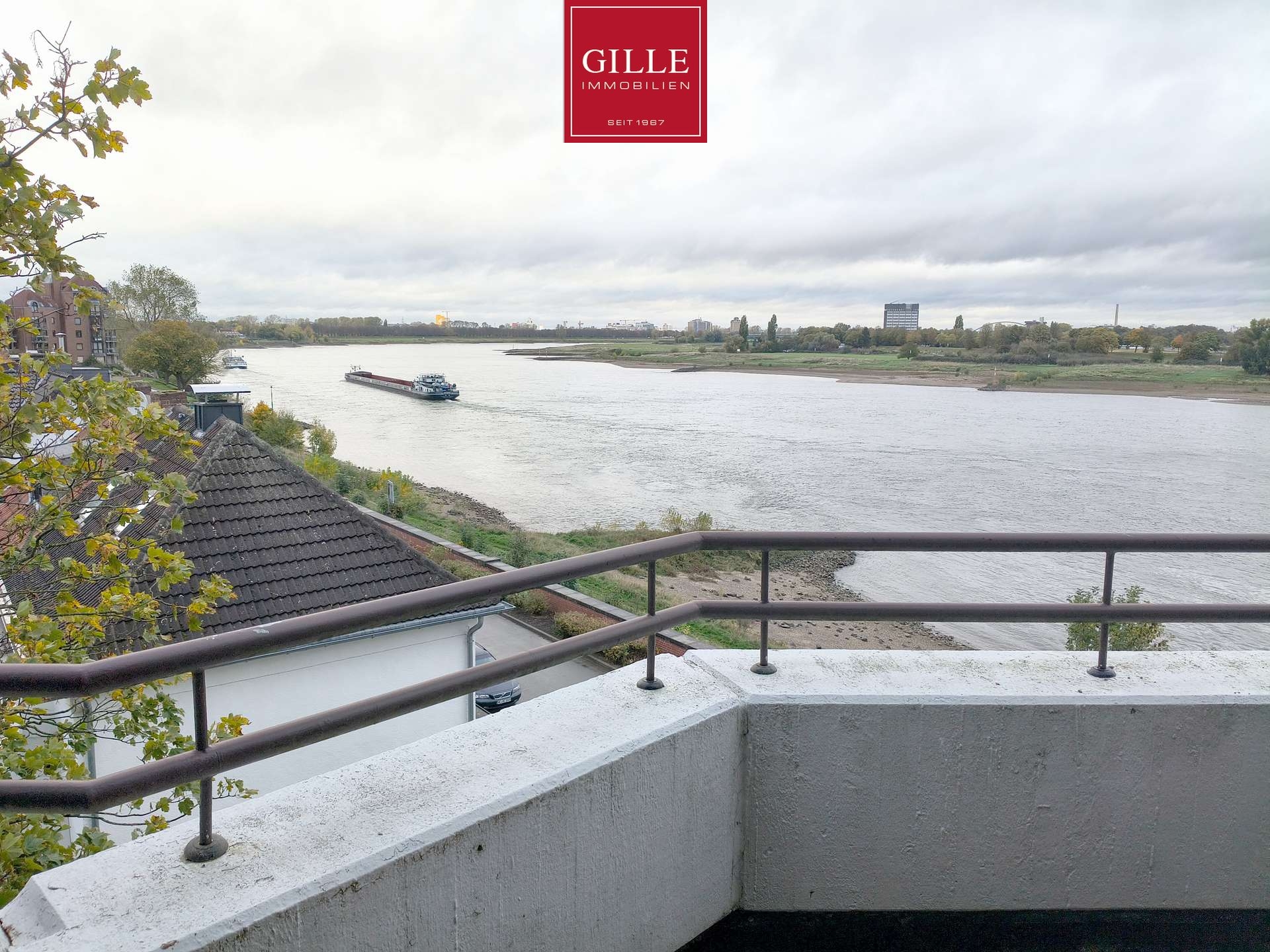 Neuss-Grimlinghausen: Traumhafte u. modernsierte 2-Zimmerwohnung mit Blick auf den Rhein