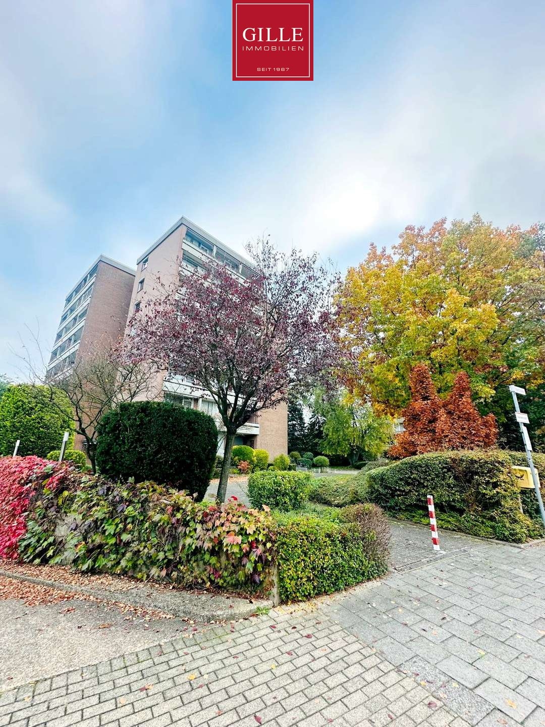 Wohnen über den Dächern von NE-Reuschenberg: Gepflegte 3-Zim.-Whg. mit Loggia, Aufzug u. TG-Stellpl.