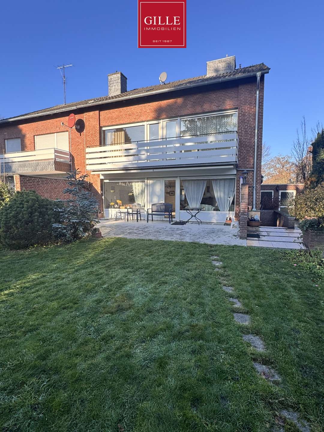 Exklusiv im Dreikönigenviertel – familienfreundliche Doppelhaushälfte in verkehrsberuhigter Lage