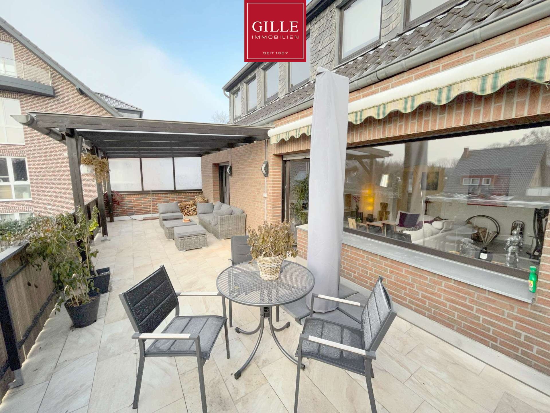 Charmant & Großzügig: 2-Zim.Whg mit großem Wohnraum, Dachterrasse, Duschbad Kamin & Garage in Kaarst