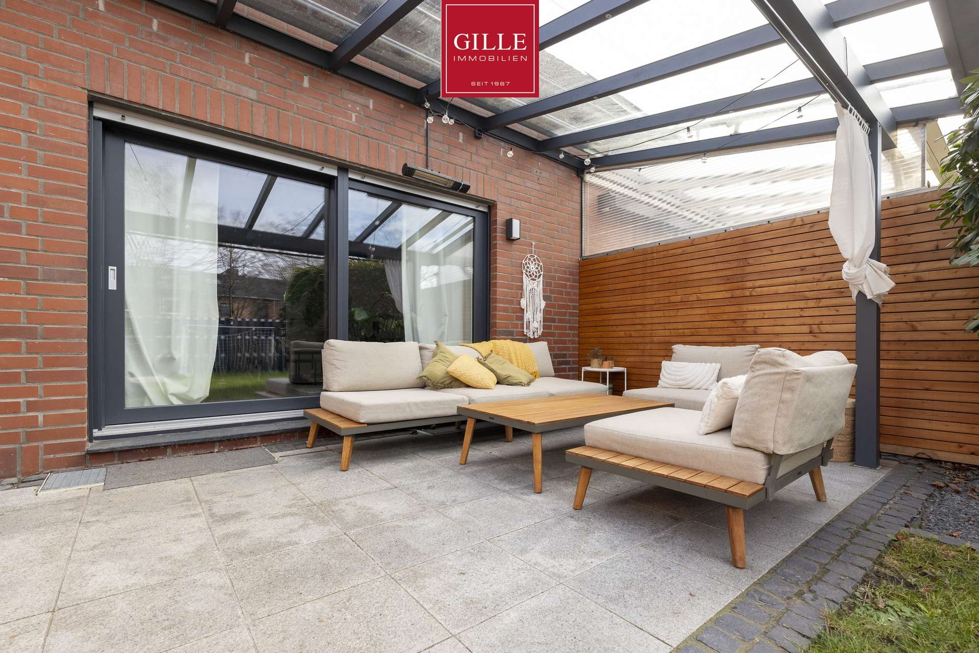 Ansicht 2 von: Modernes Reiheneckhaus mit Solar-Power & Wohn-Souterrain - Einziehen und fertig !!!