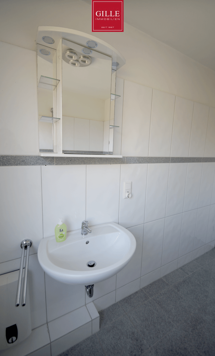 Ansicht 15 von: Neuss-Reuschenberg: Helle u. großzügige 3-Zim.-Whg mit Tageslichtbad, EBK u. Terrasse