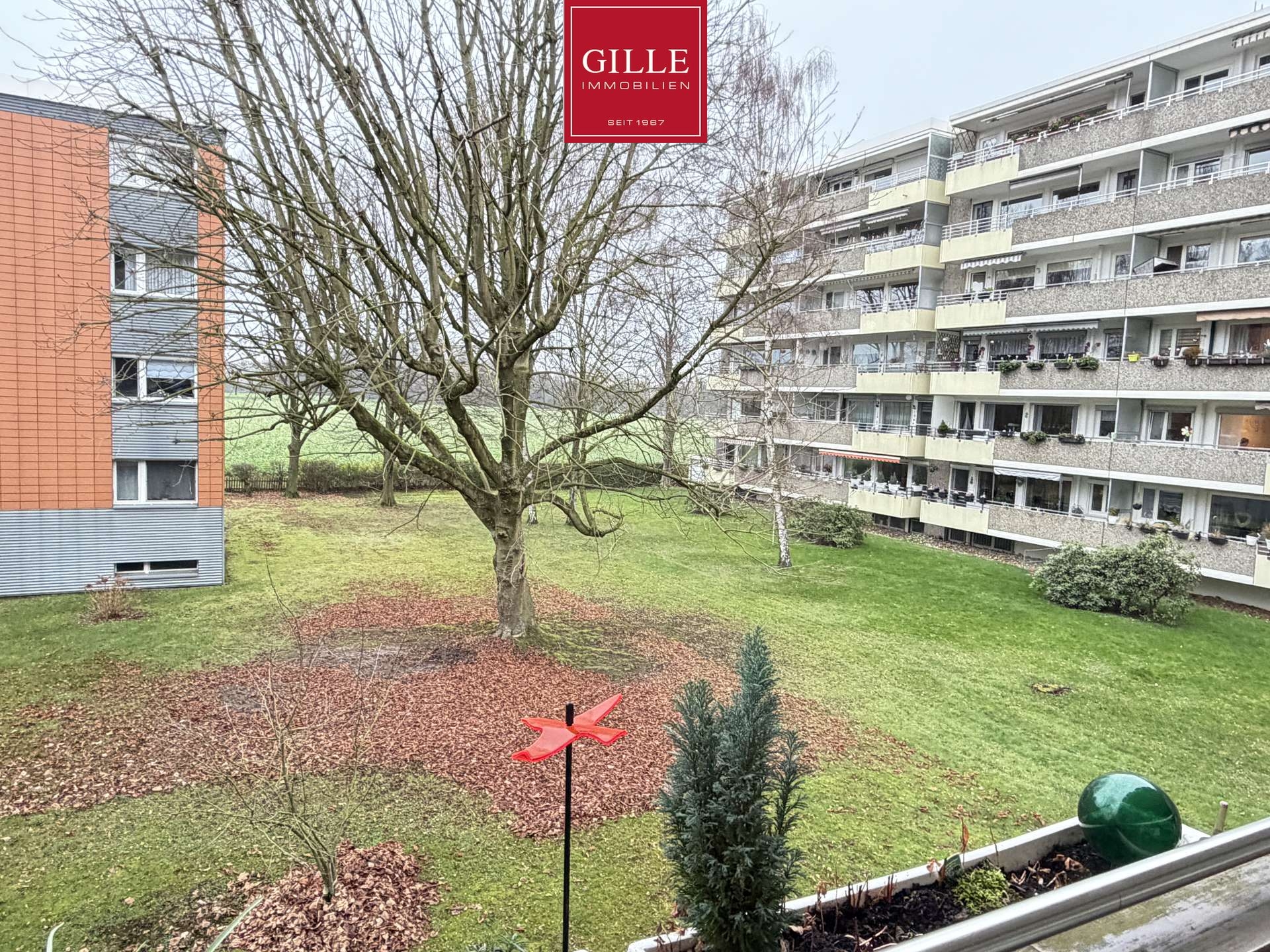 Sofort beziehbare 3-Zimmer ETW mit großem Gartenbalkon, Einbauküche und Aufzug, nahe Kaarster See