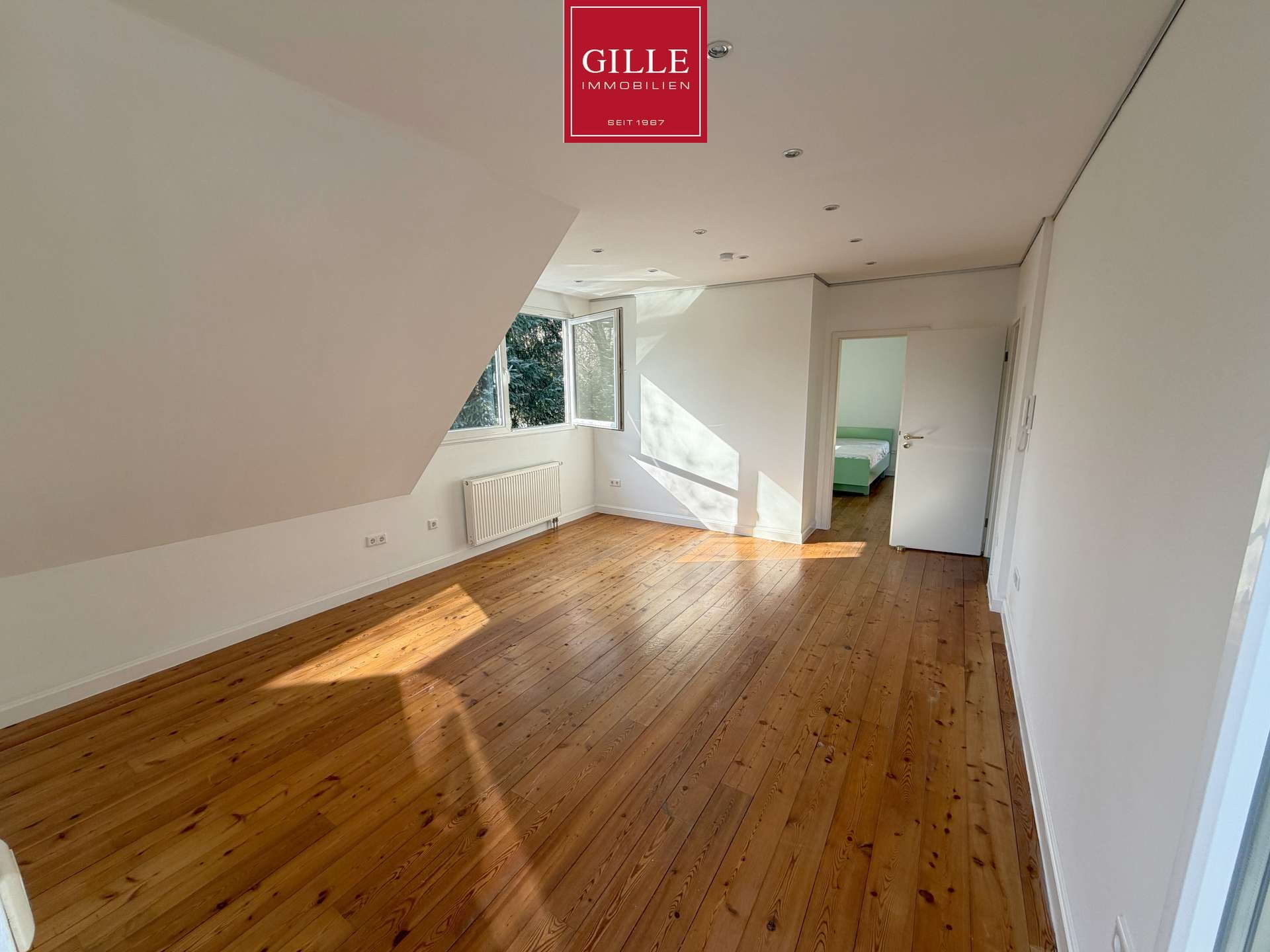 Ansicht 19 von: Neuss-Hoisten: Einmalige Gelegenheit, freistehendes 1-Familienhaus aus 2006 mit Gewerbehalle