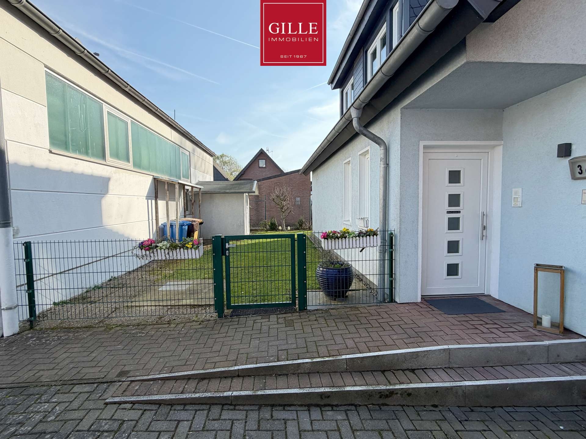 Ansicht 2 von: Neuss-Hoisten: Einmalige Gelegenheit, freistehendes 1-Familienhaus aus 2006 mit Gewerbehalle