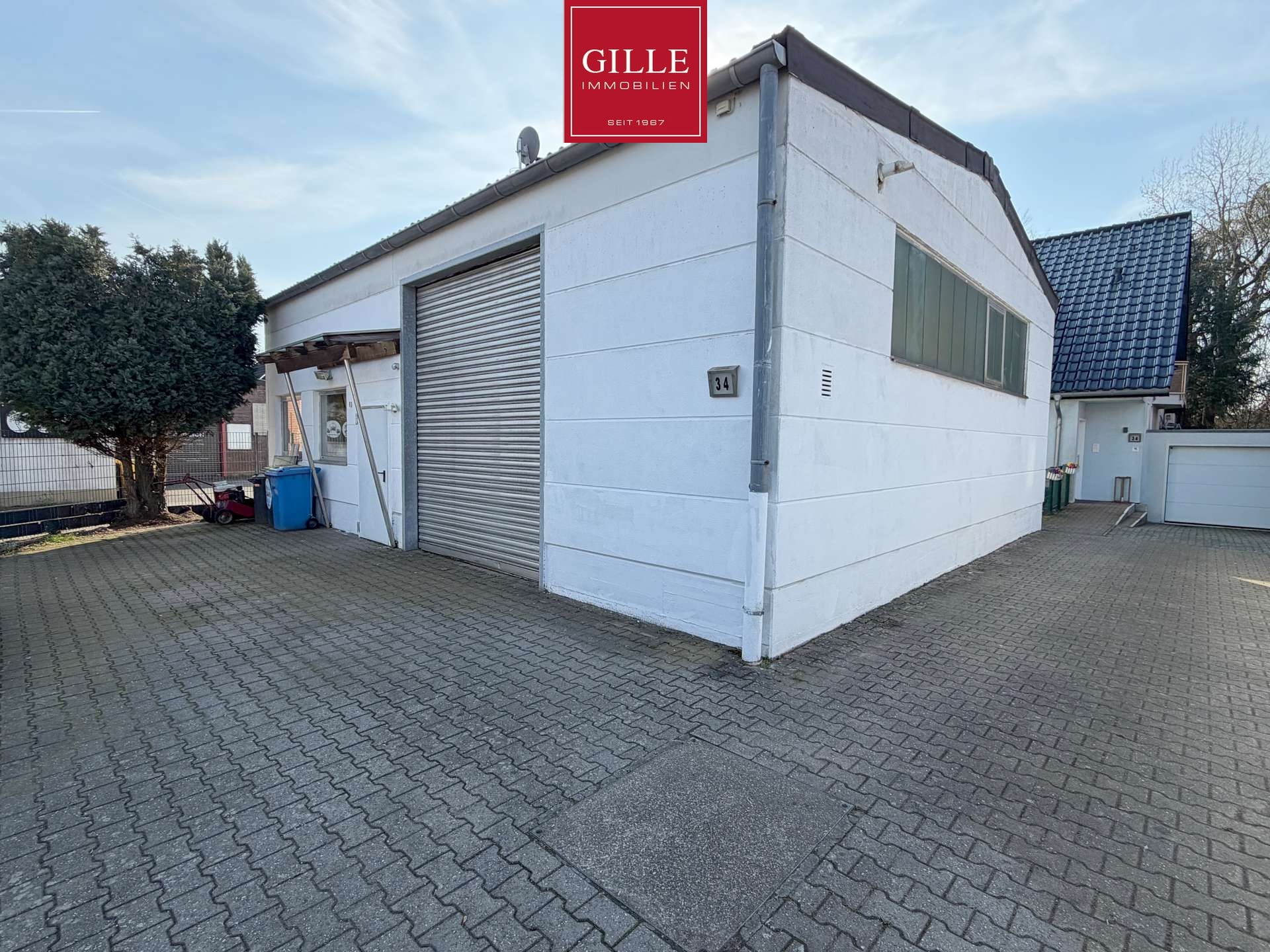 Neuss-Hoisten: Einmalige Gelegenheit, freistehendes 1-Familienhaus aus 2006 mit Gewerbehalle