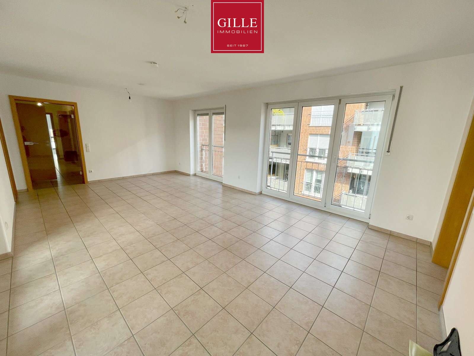 Ansicht 9 von: Reserviert! Barrierefreie 3-Zimmerwohnung mit 2 Bädern, EBK, Loggia, Aufzug und 2 TG-Stellplätzen