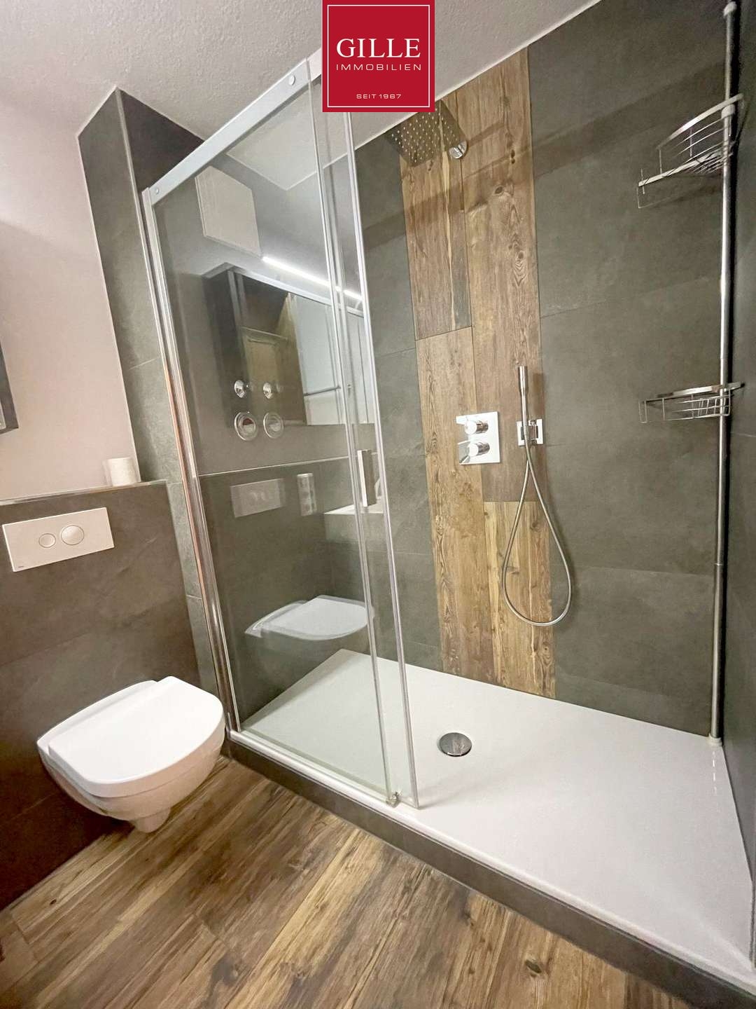 Ansicht 2 von: Reserviert! Barrierefreie 3-Zimmerwohnung mit 2 Bädern, EBK, Loggia, Aufzug und 2 TG-Stellplätzen