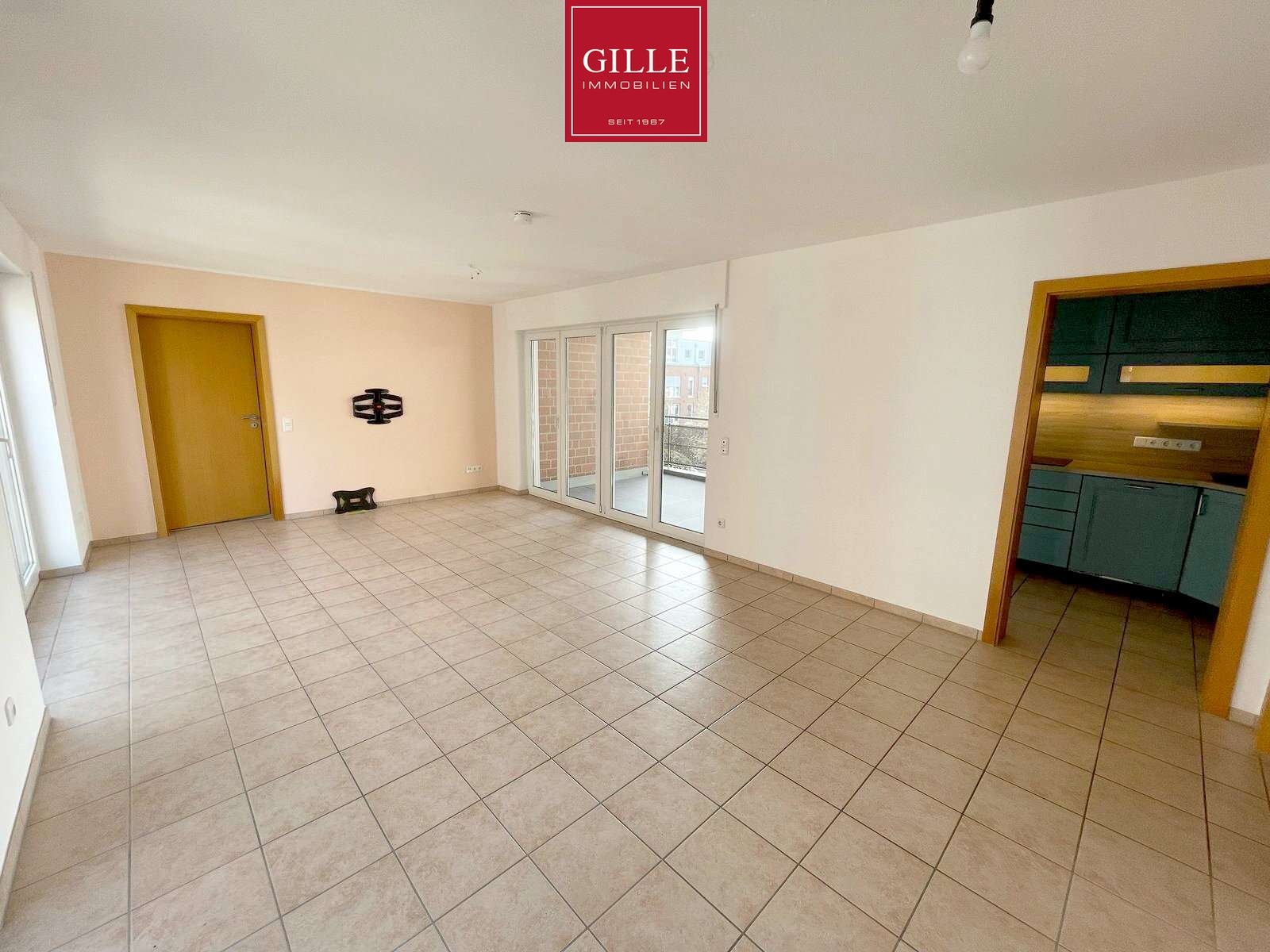 Ansicht 10 von: Reserviert! Barrierefreie 3-Zimmerwohnung mit 2 Bädern, EBK, Loggia, Aufzug und 2 TG-Stellplätzen