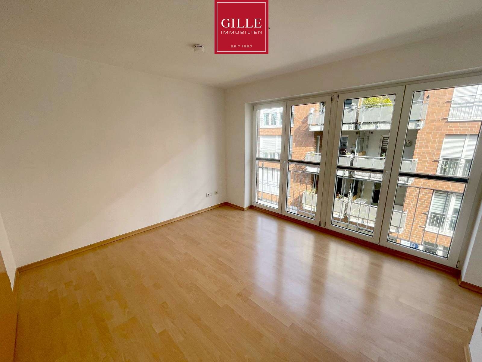 Ansicht 4 von: Reserviert! Barrierefreie 3-Zimmerwohnung mit 2 Bädern, EBK, Loggia, Aufzug und 2 TG-Stellplätzen