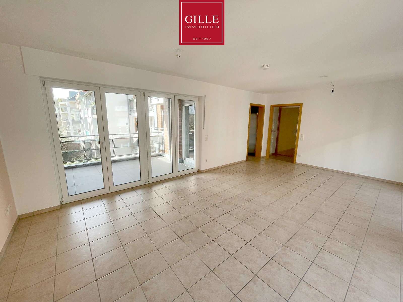 Ansicht 8 von: Reserviert! Barrierefreie 3-Zimmerwohnung mit 2 Bädern, EBK, Loggia, Aufzug und 2 TG-Stellplätzen