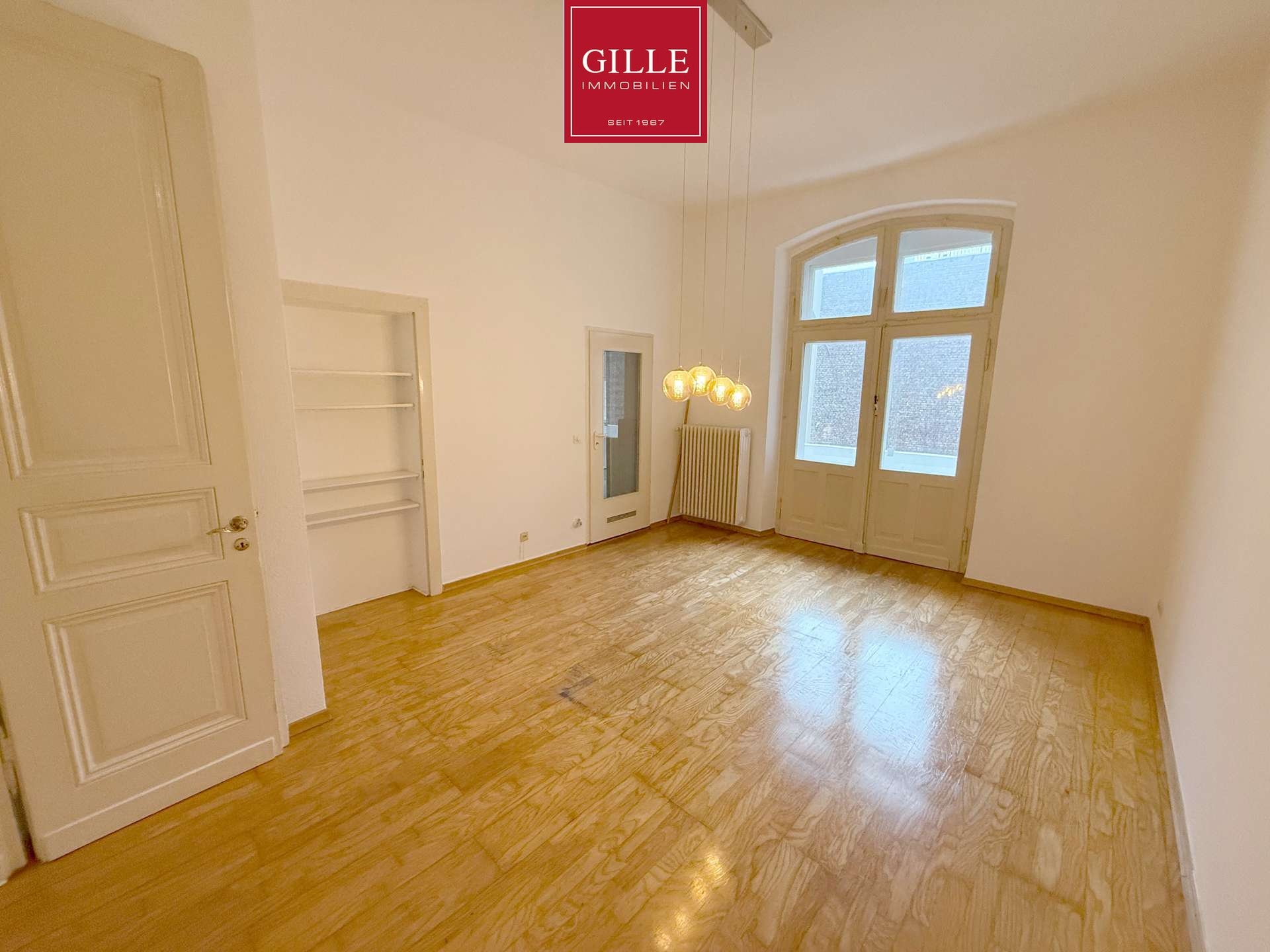 Ansicht 8 von: Charmante 2,5-Zimmer-Altbauwohnung mit Balkon, EBK und Tageslichtbad in der Neusser-Innenstadt