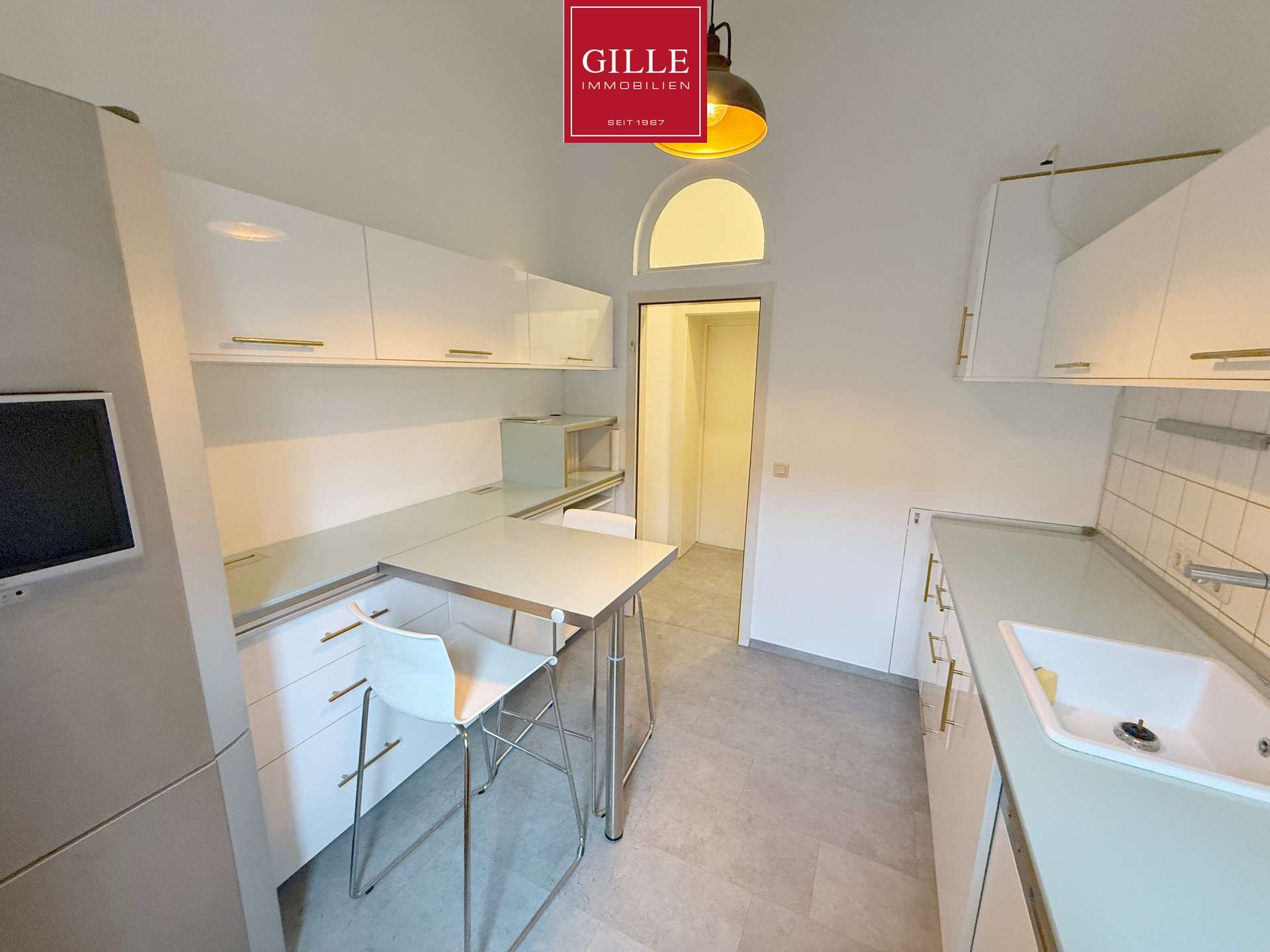 Ansicht 4 von: Charmante 2,5-Zimmer-Altbauwohnung mit Balkon, EBK und Tageslichtbad in der Neusser-Innenstadt