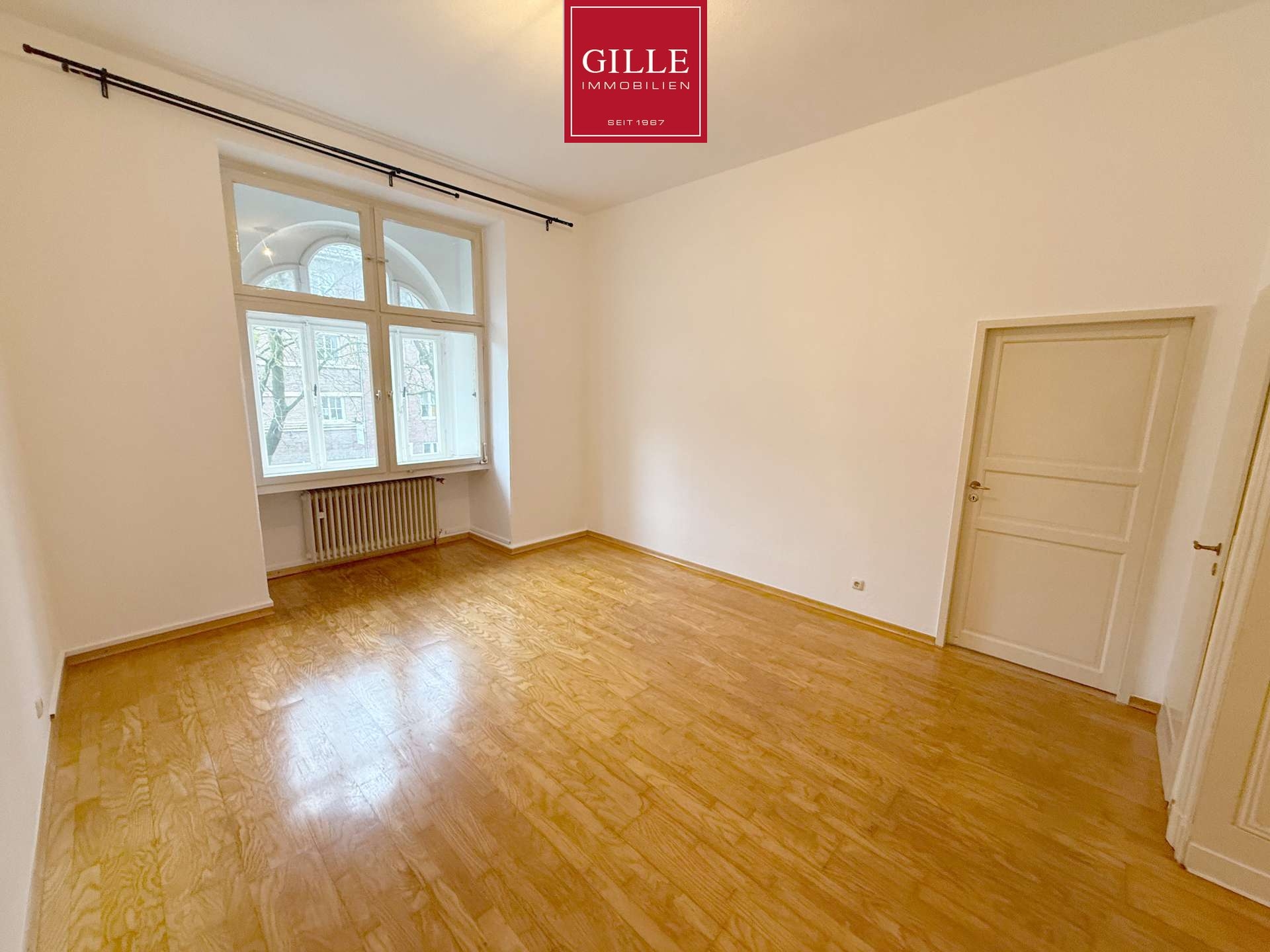 Ansicht 11 von: Charmante 2,5-Zimmer-Altbauwohnung mit Balkon, EBK und Tageslichtbad in der Neusser-Innenstadt