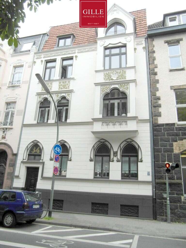 Charmante 2,5-Zimmer-Altbauwohnung mit Balkon, EBK und Tageslichtbad in der Neusser-Innenstadt