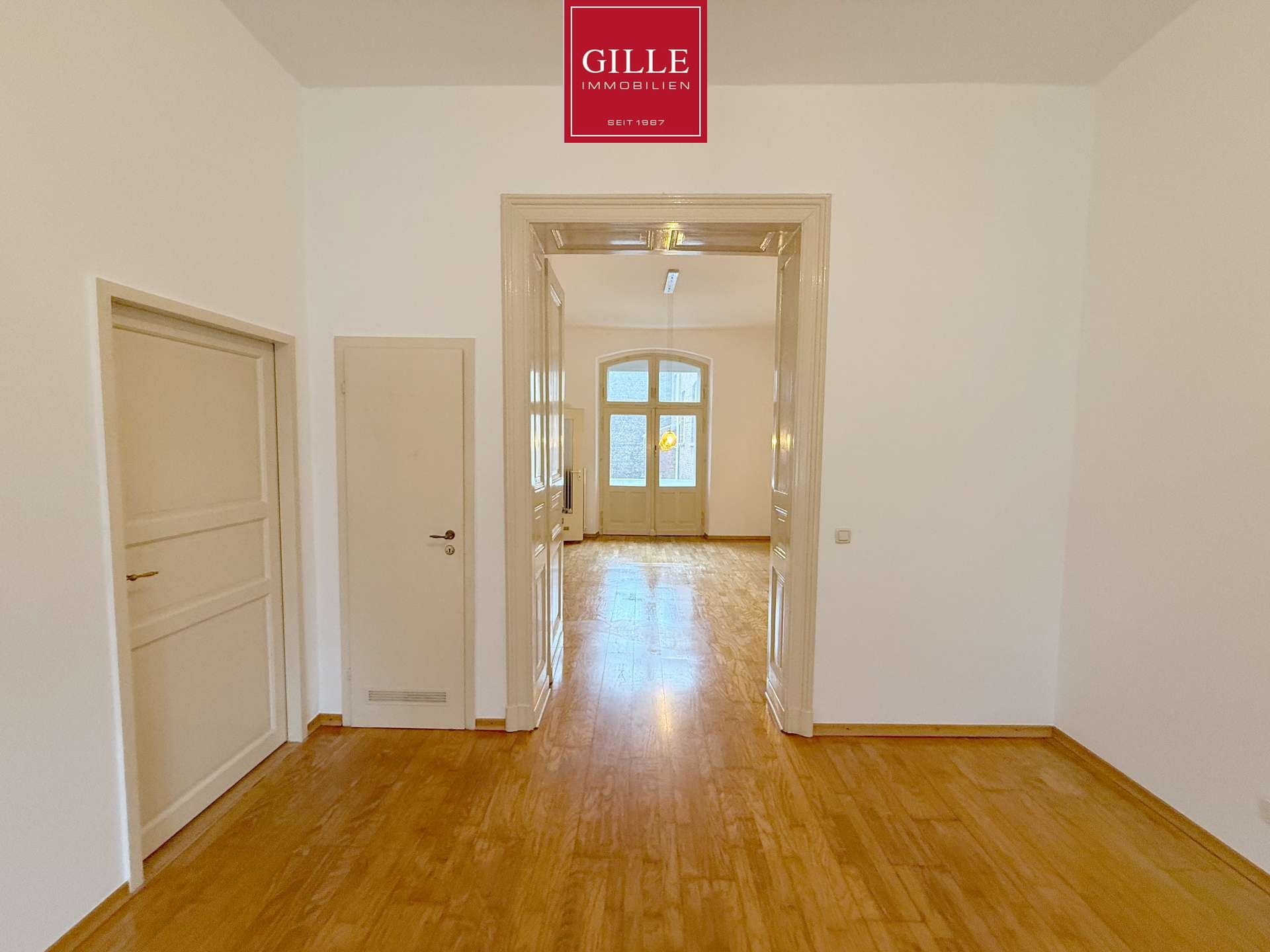 Charmante 2,5-Zimmer-Altbauwohnung mit Balkon, EBK und Tageslichtbad in der Neusser-Innenstadt