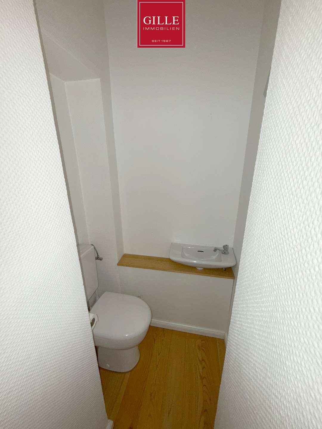 Ansicht 14 von: Charmante 2,5-Zimmer-Altbauwohnung mit Balkon, EBK und Tageslichtbad in der Neusser-Innenstadt