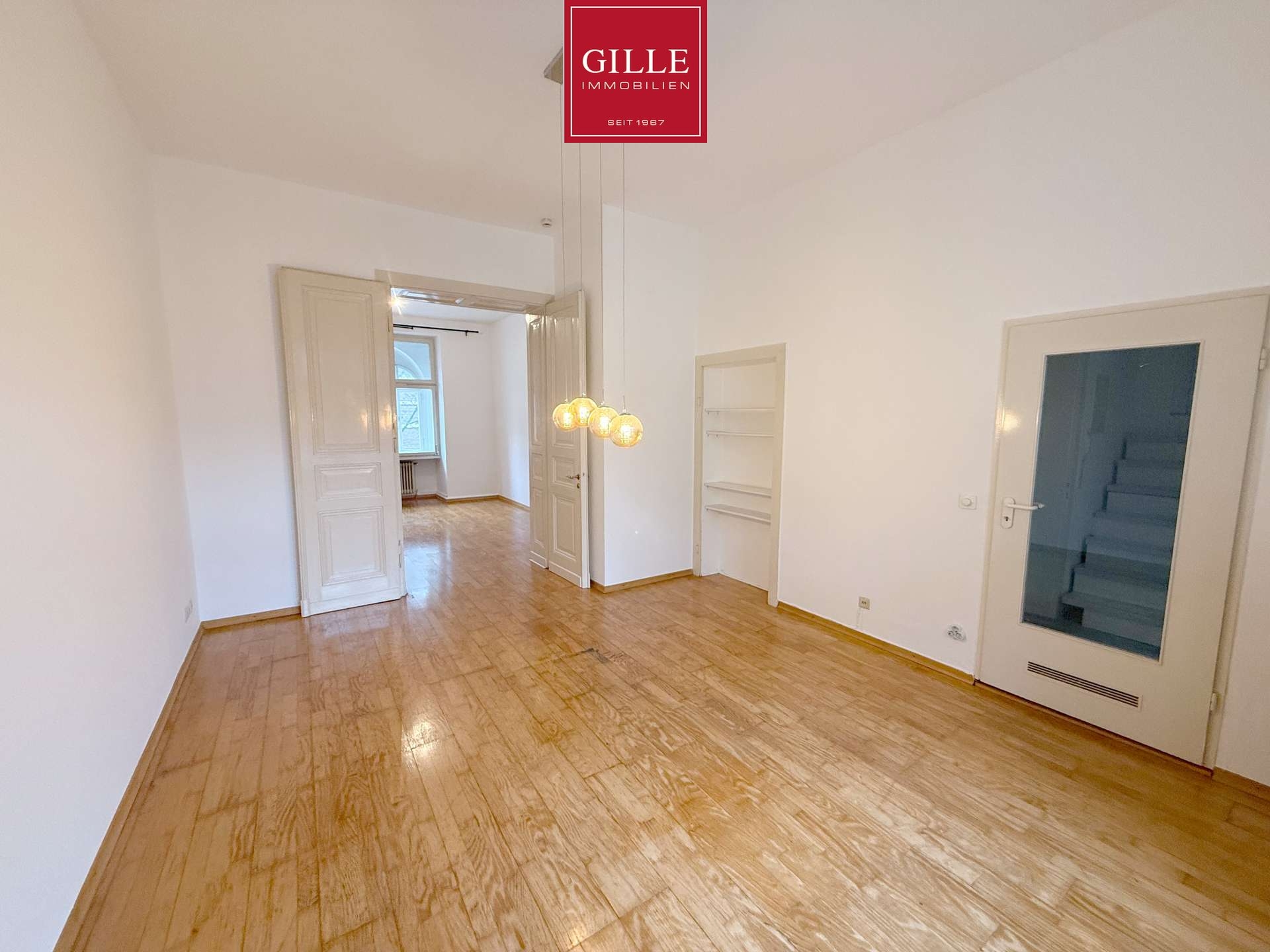 Ansicht 6 von: Charmante 2,5-Zimmer-Altbauwohnung mit Balkon, EBK und Tageslichtbad in der Neusser-Innenstadt