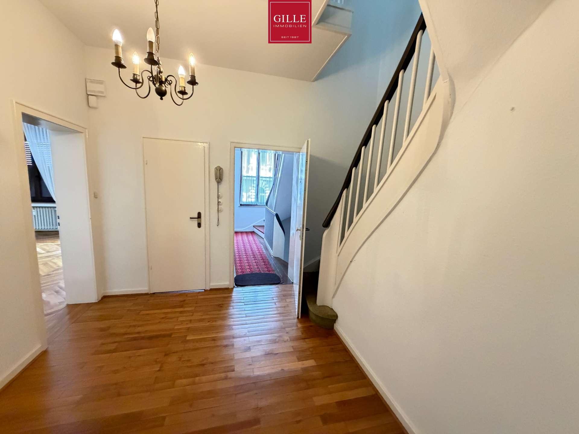 Ansicht 4 von: Neuss-Innenstadt: Großzügiges Stadthaus als Einfamilienhaus mit Einliegerwohnung und Garage