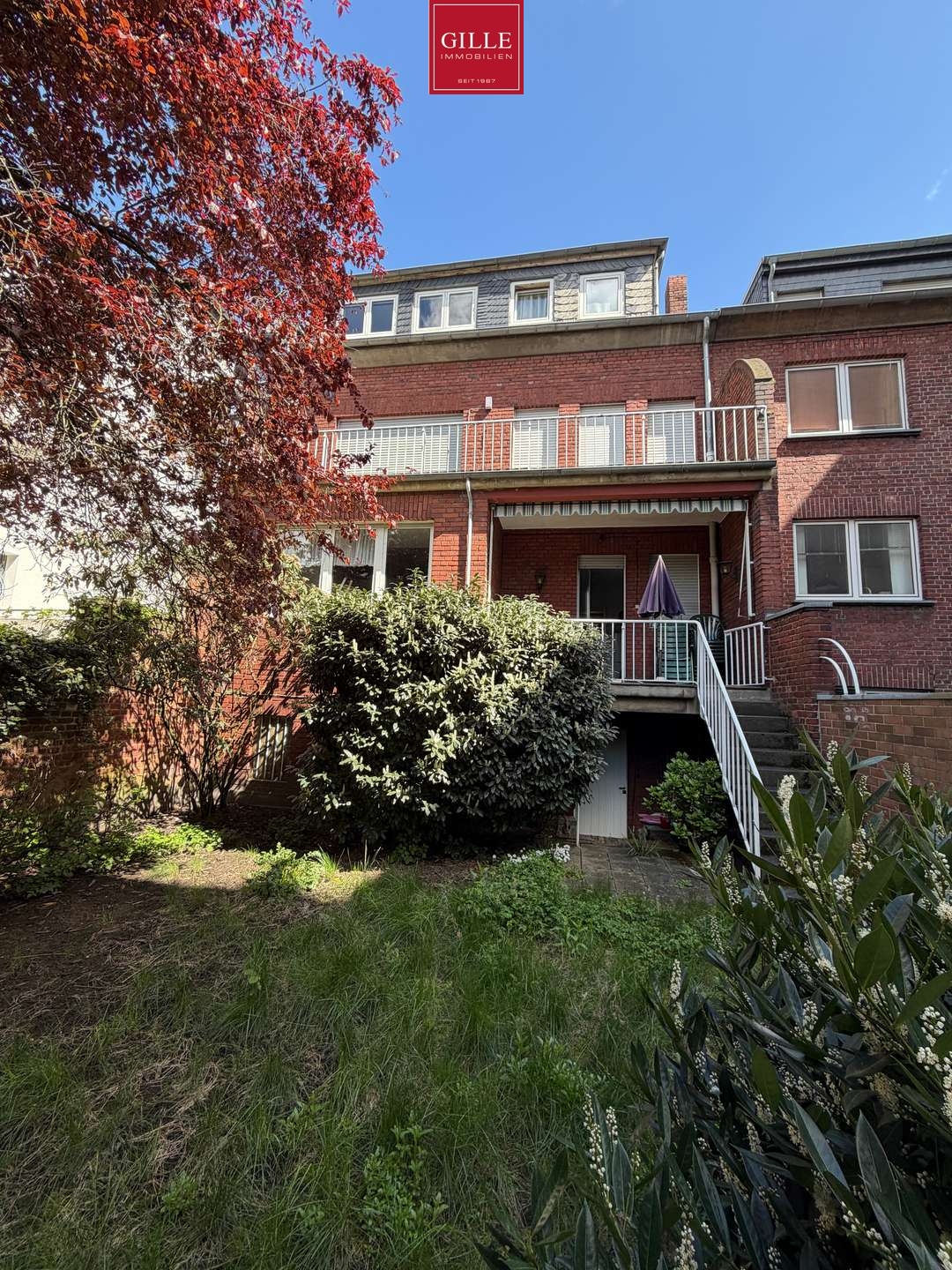 Neuss-Innenstadt: Großzügiges Stadthaus als Einfamilienhaus mit Einliegerwohnung und Garage