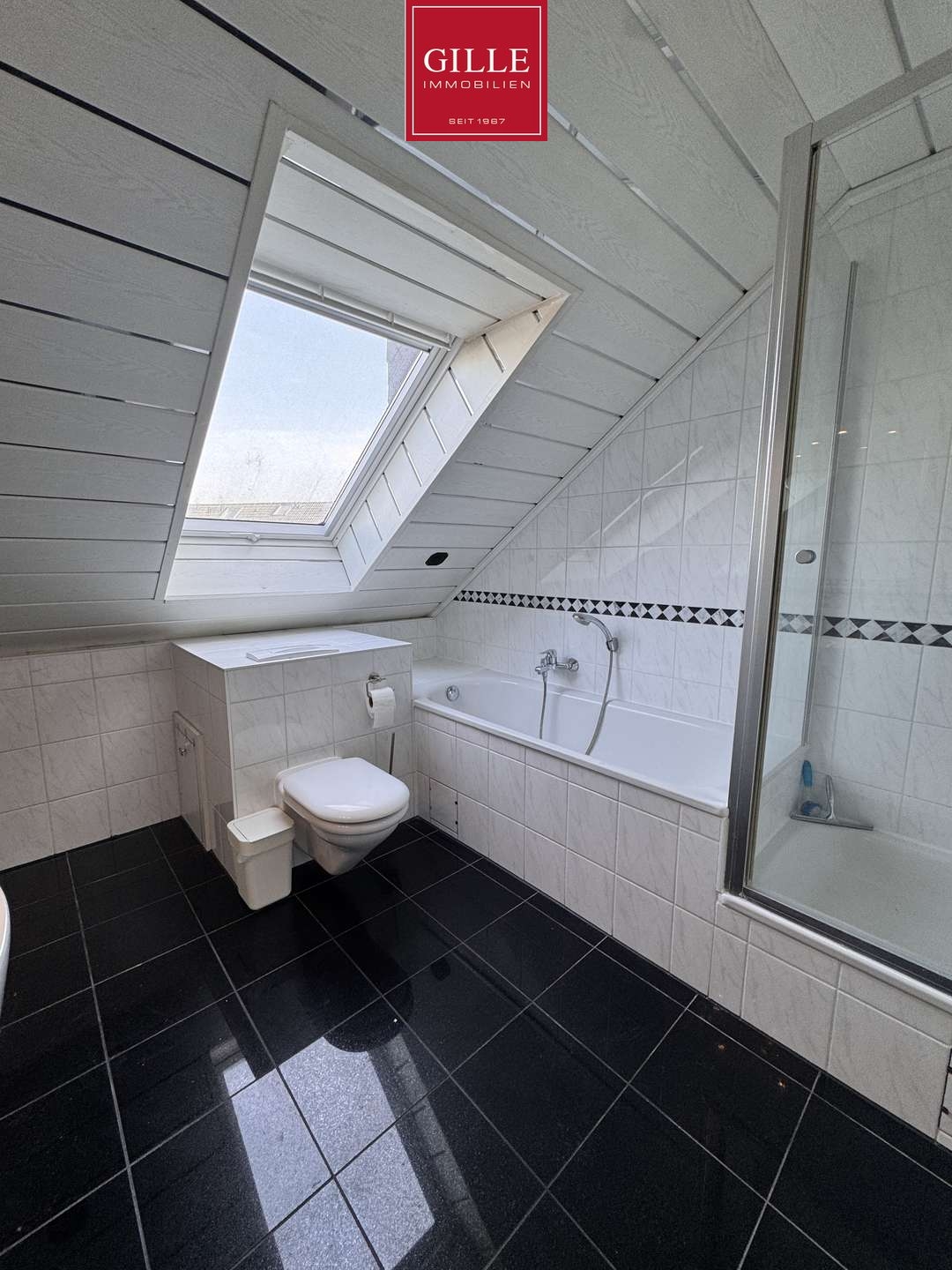 Ansicht 9 von: Kein 08/15: Exklusive Dachgeschosswohnung mit Wintergarten, TG-Stellplatz und Fernblick