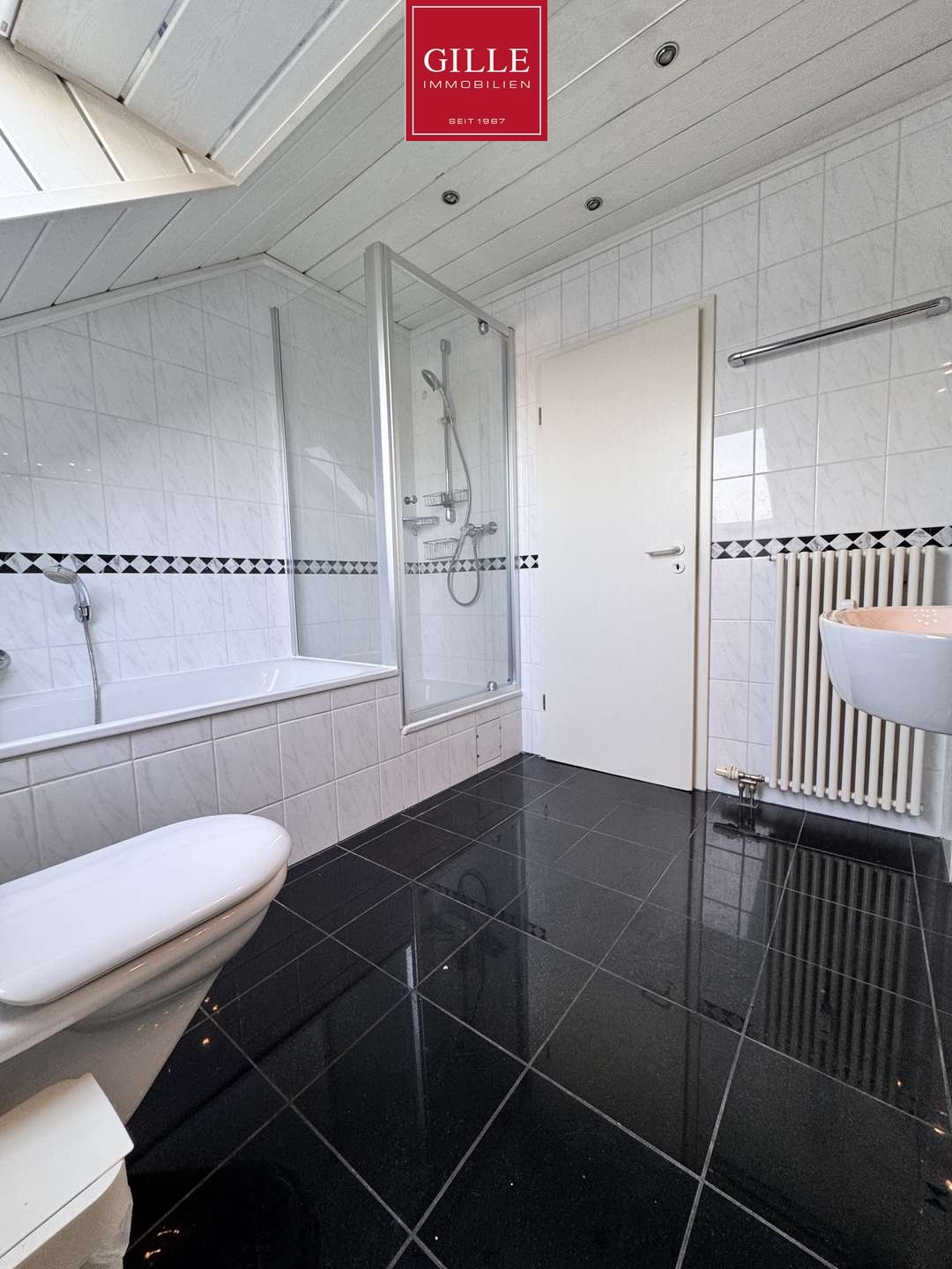 Ansicht 10 von: Kein 08/15: Exklusive Dachgeschosswohnung mit Wintergarten, TG-Stellplatz und Fernblick